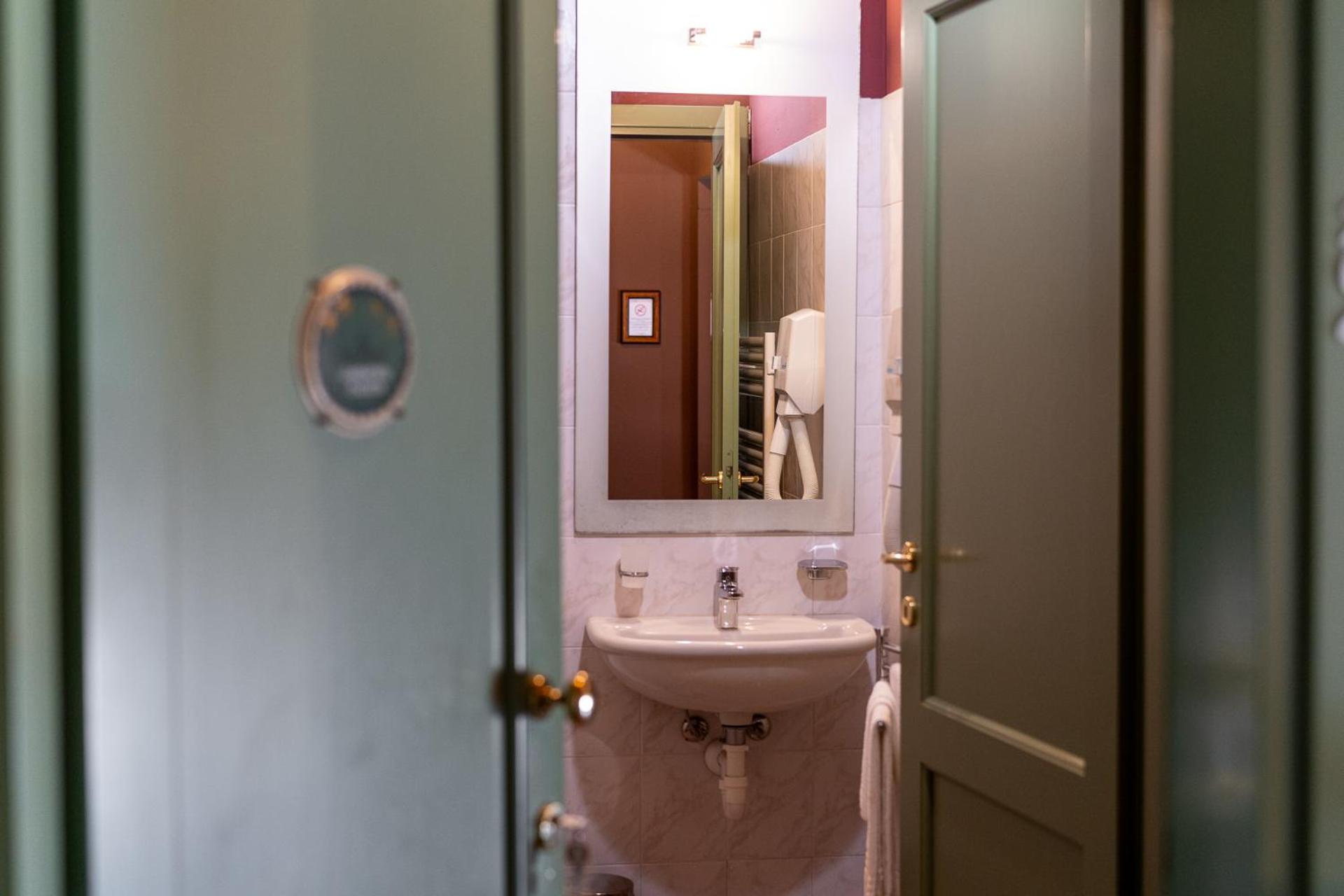 Classic Triple Room photo 2