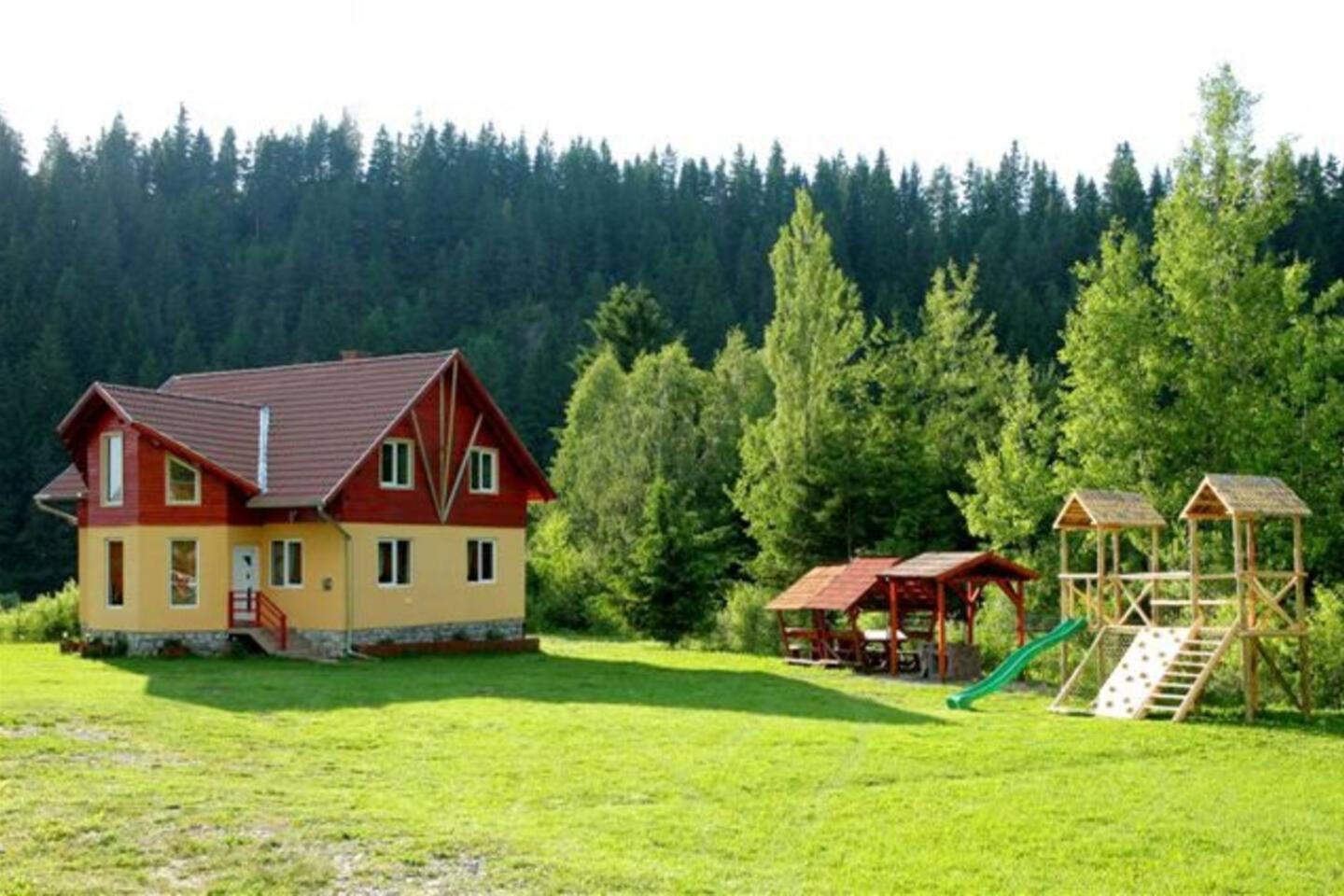 Six-Bedroom House photo 2