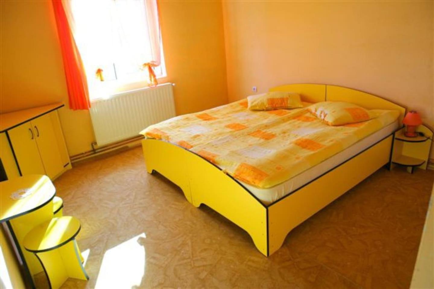 Six-Bedroom House photo 1