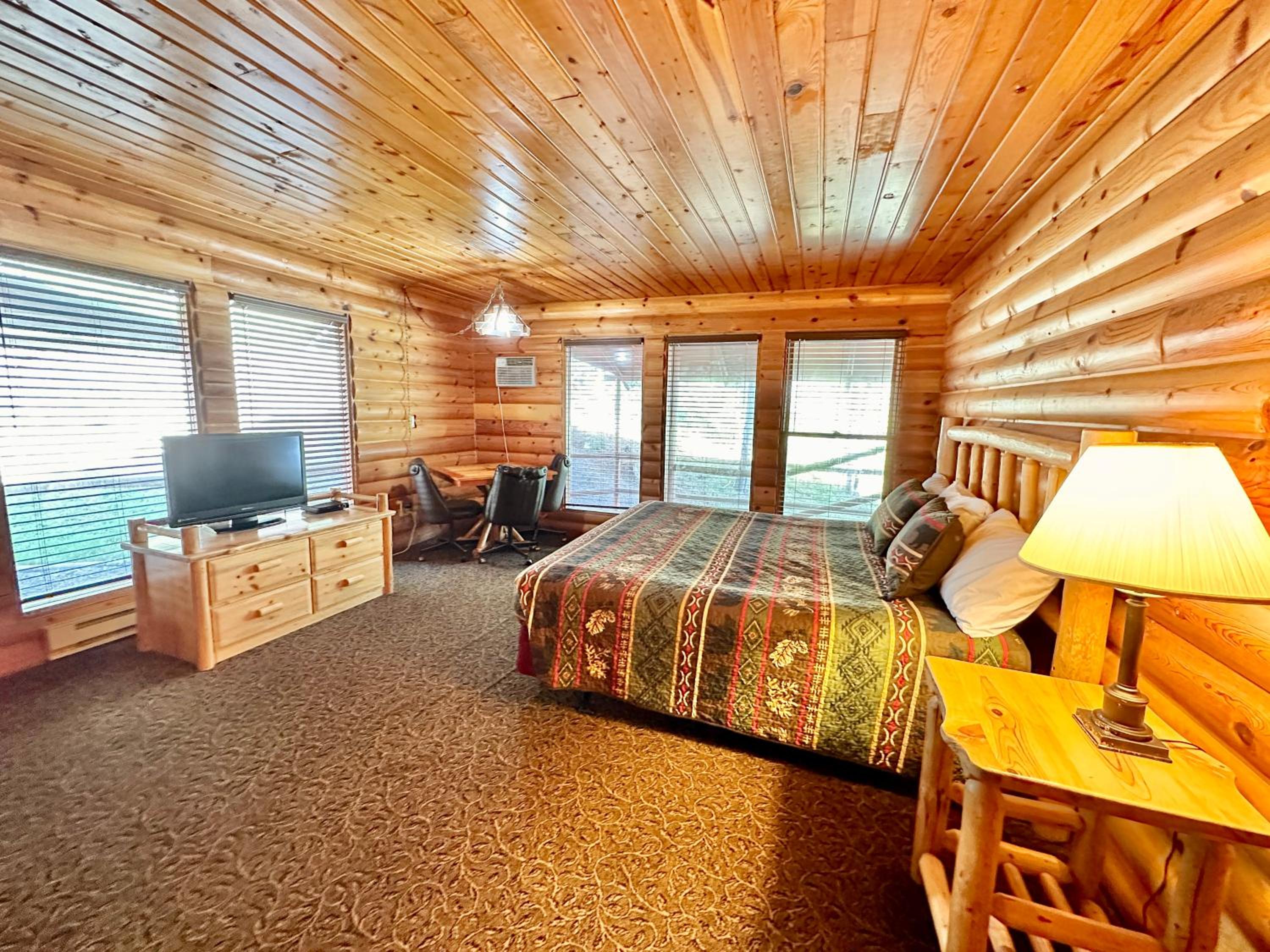 Deluxe King Room - Photo 5