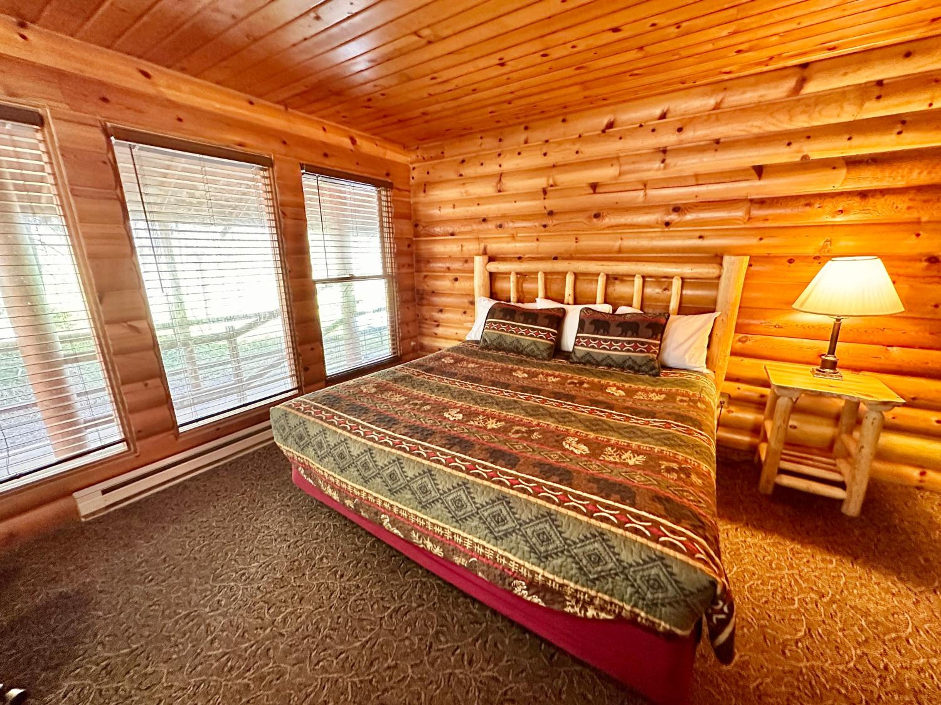 Deluxe King Room - Photo 6