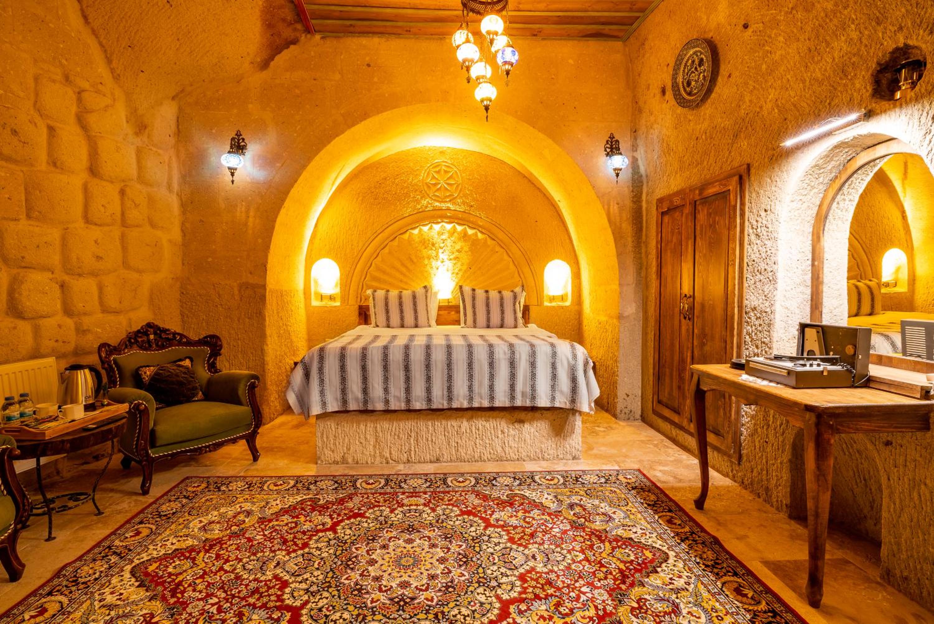 Deluxe Suite with Spa Bath photo 1