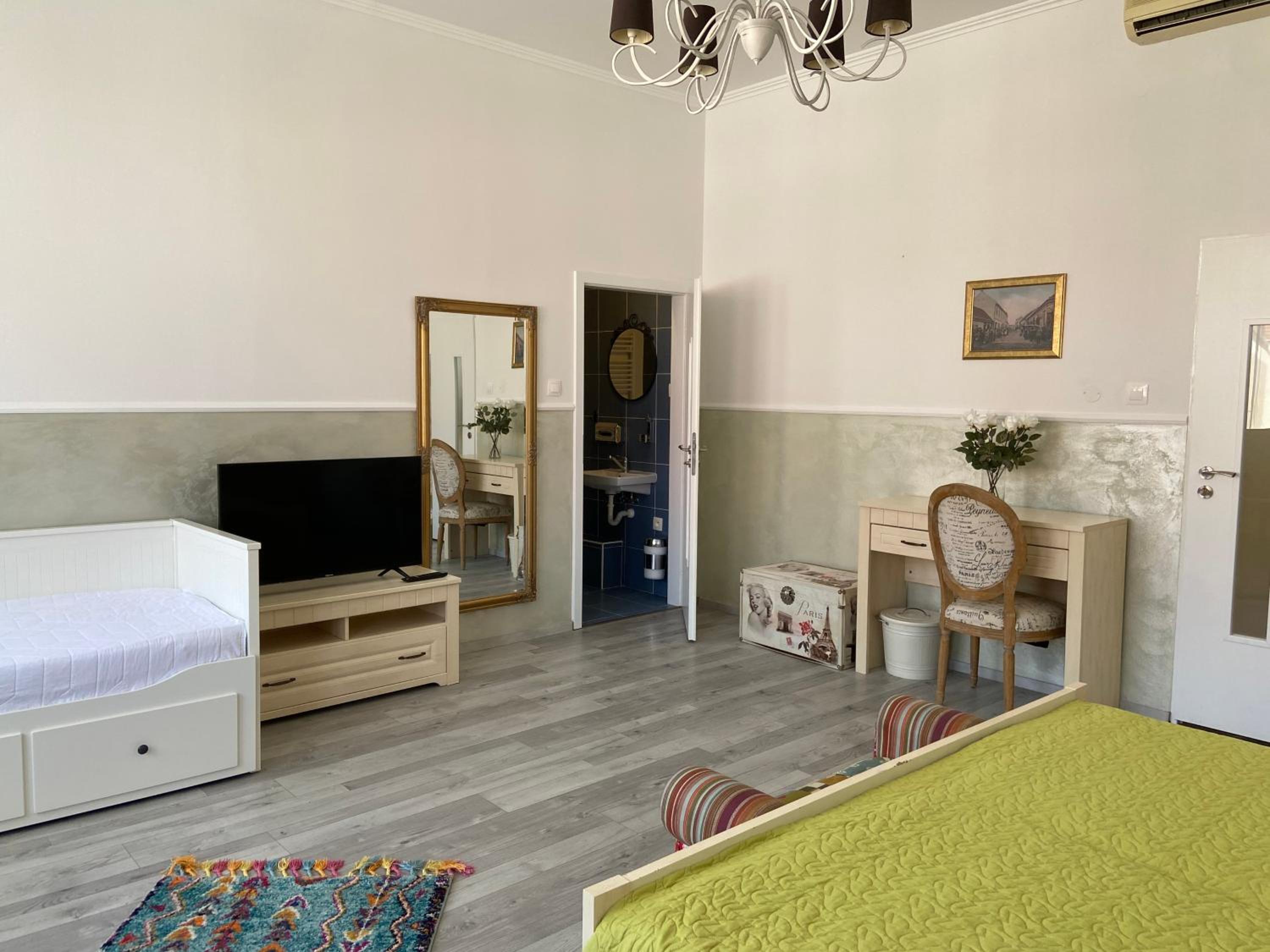 Deluxe Triple Room photo 2