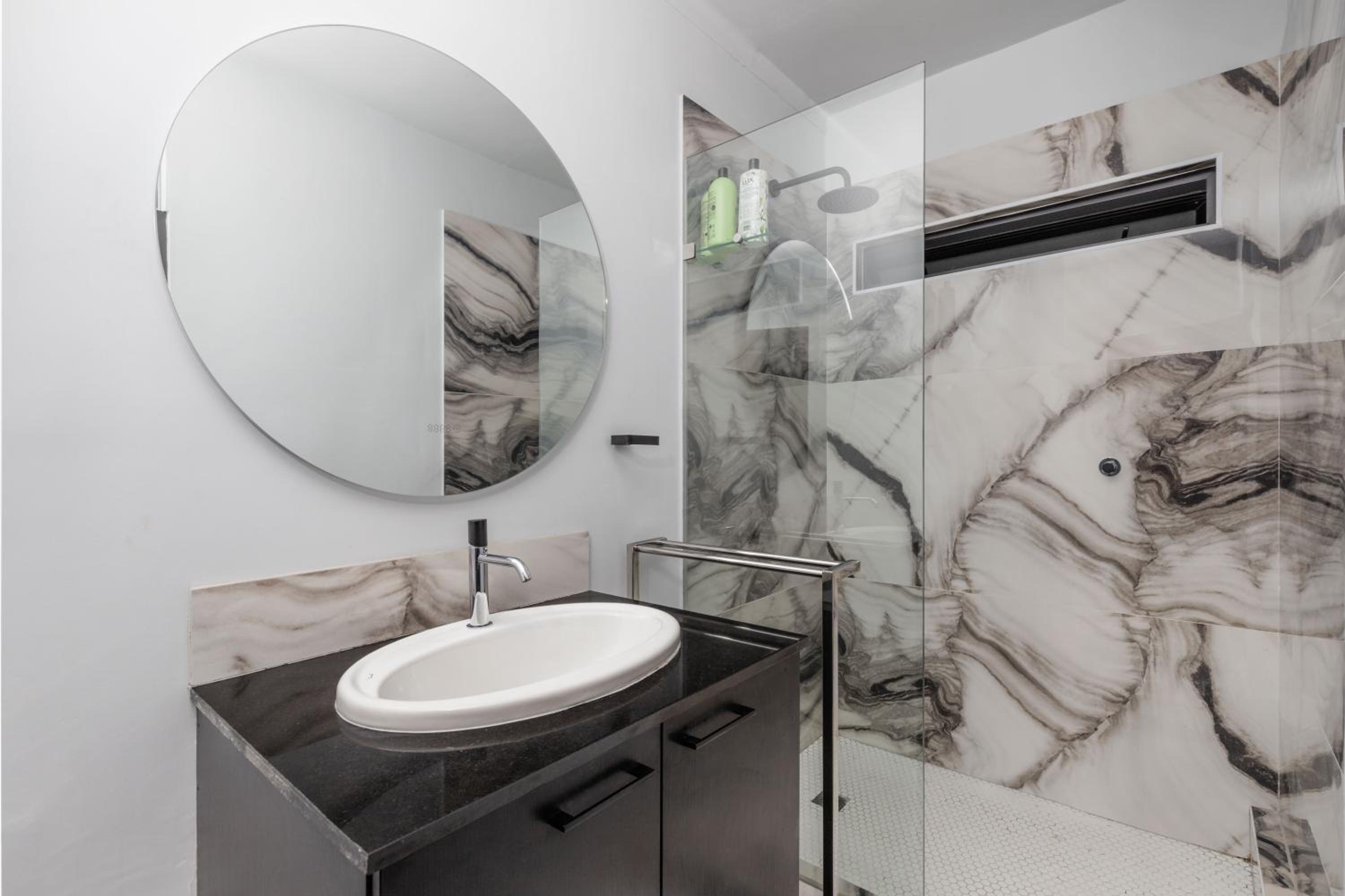 Triple Room with Balcony - Photo 9