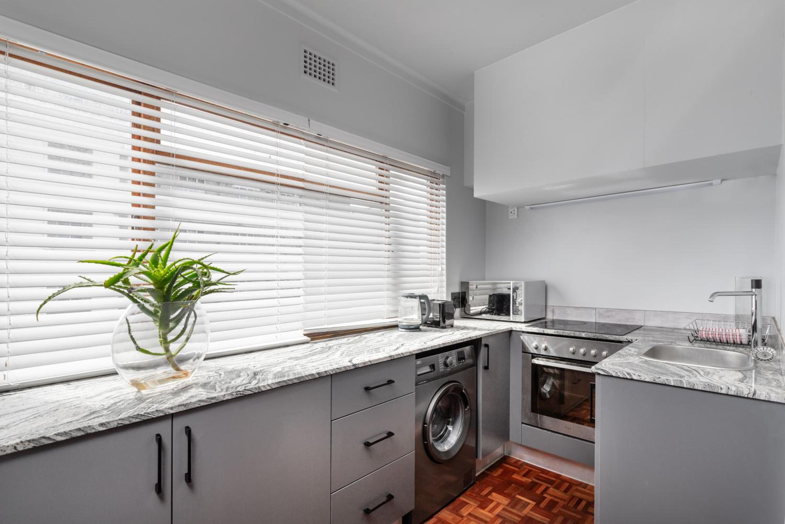 Triple Room with Balcony - Photo 8