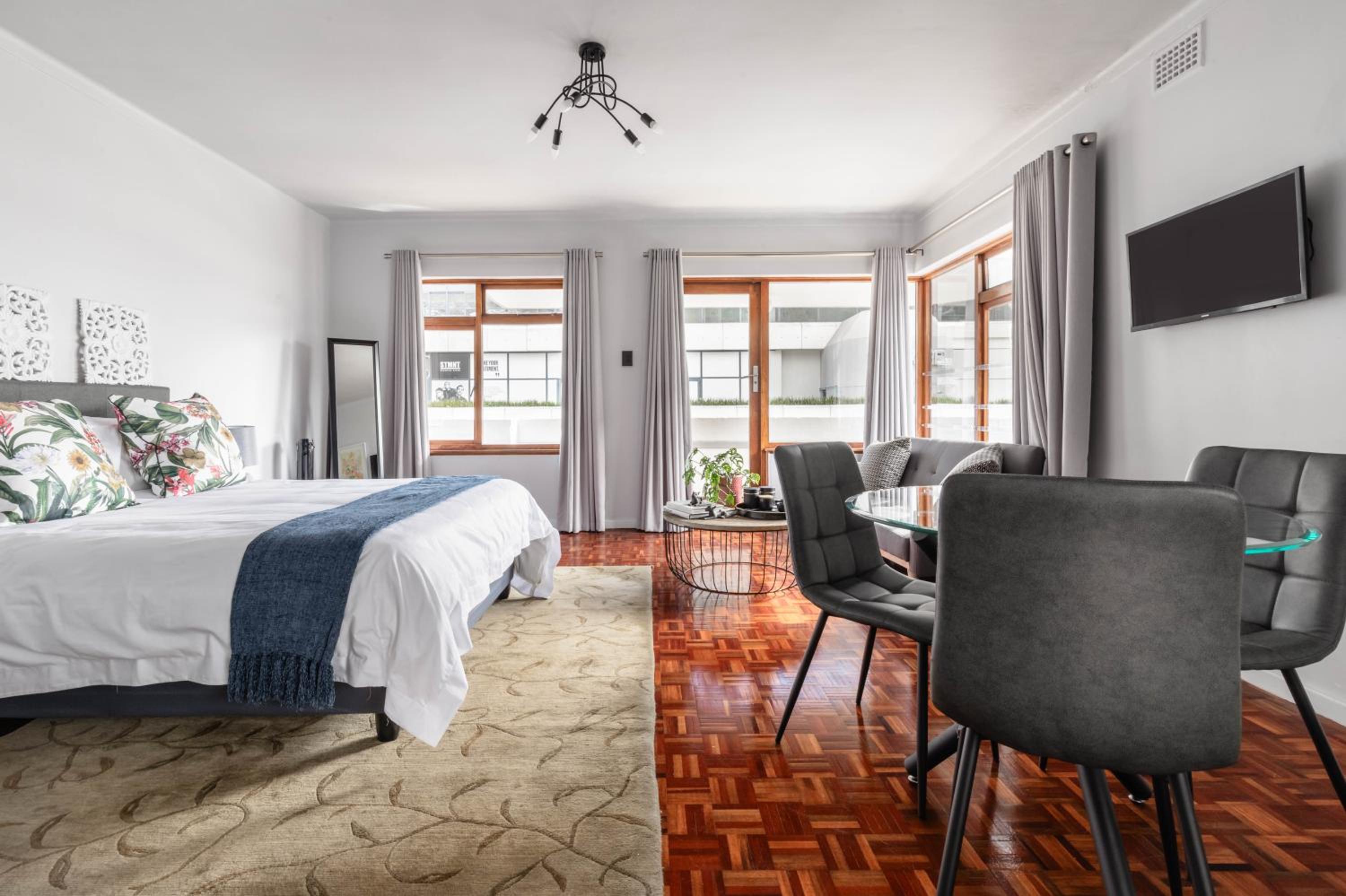 Triple Room with Balcony - Photo 13