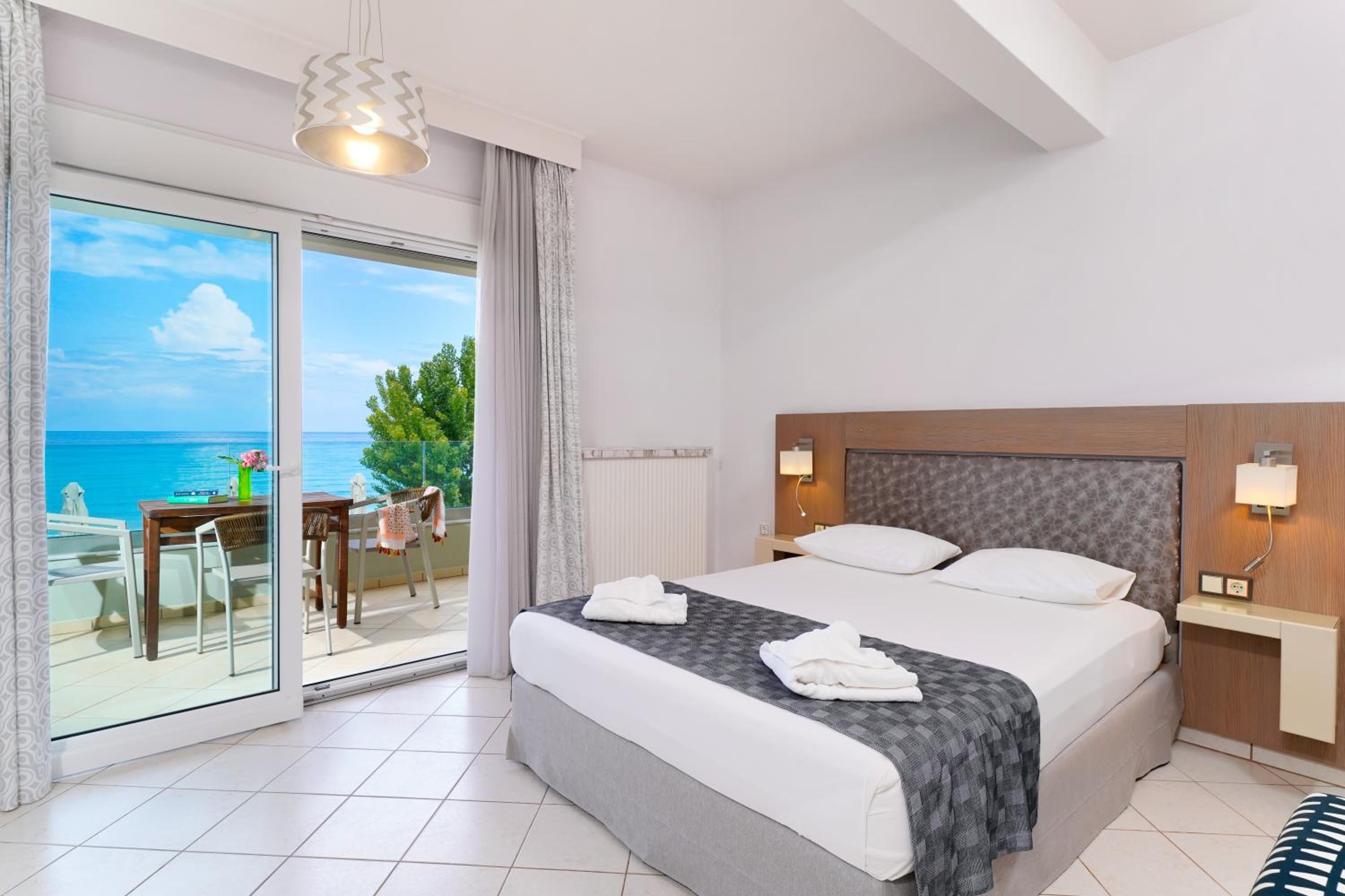 Superior Triple Room with Sea View photo 1