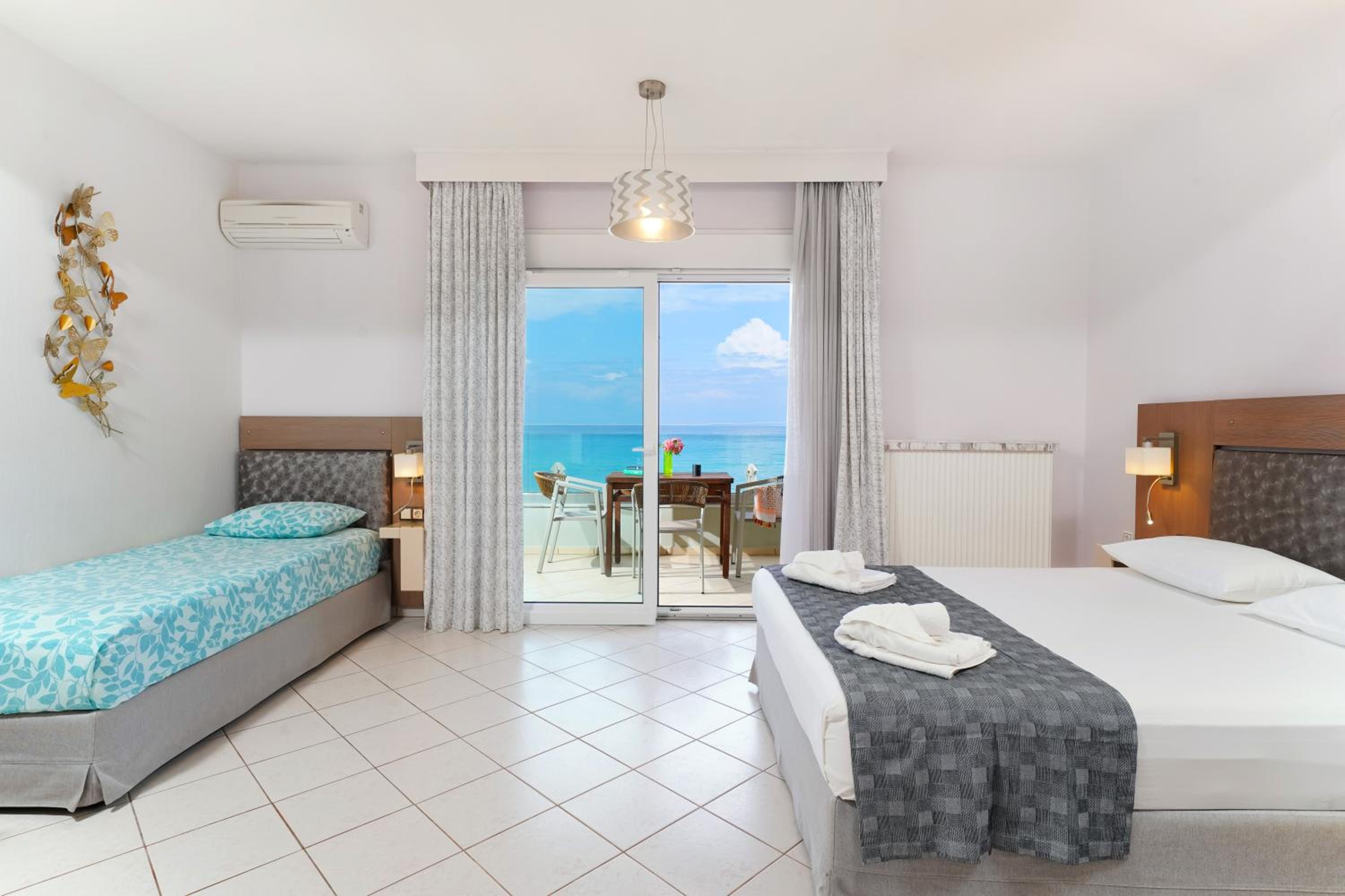 Superior Triple Room with Sea View photo 2