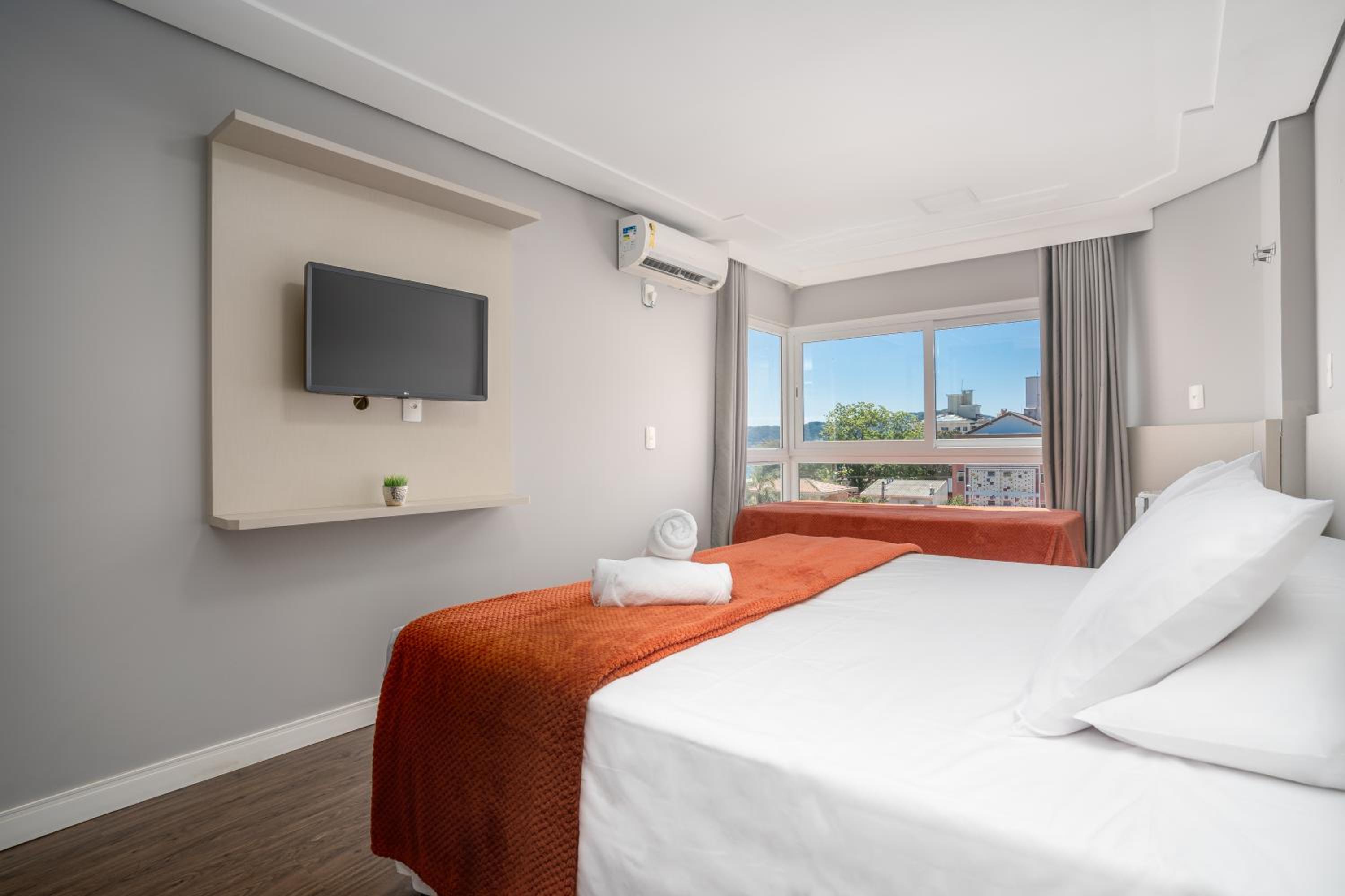 Deluxe Suite with Sea View photo 3