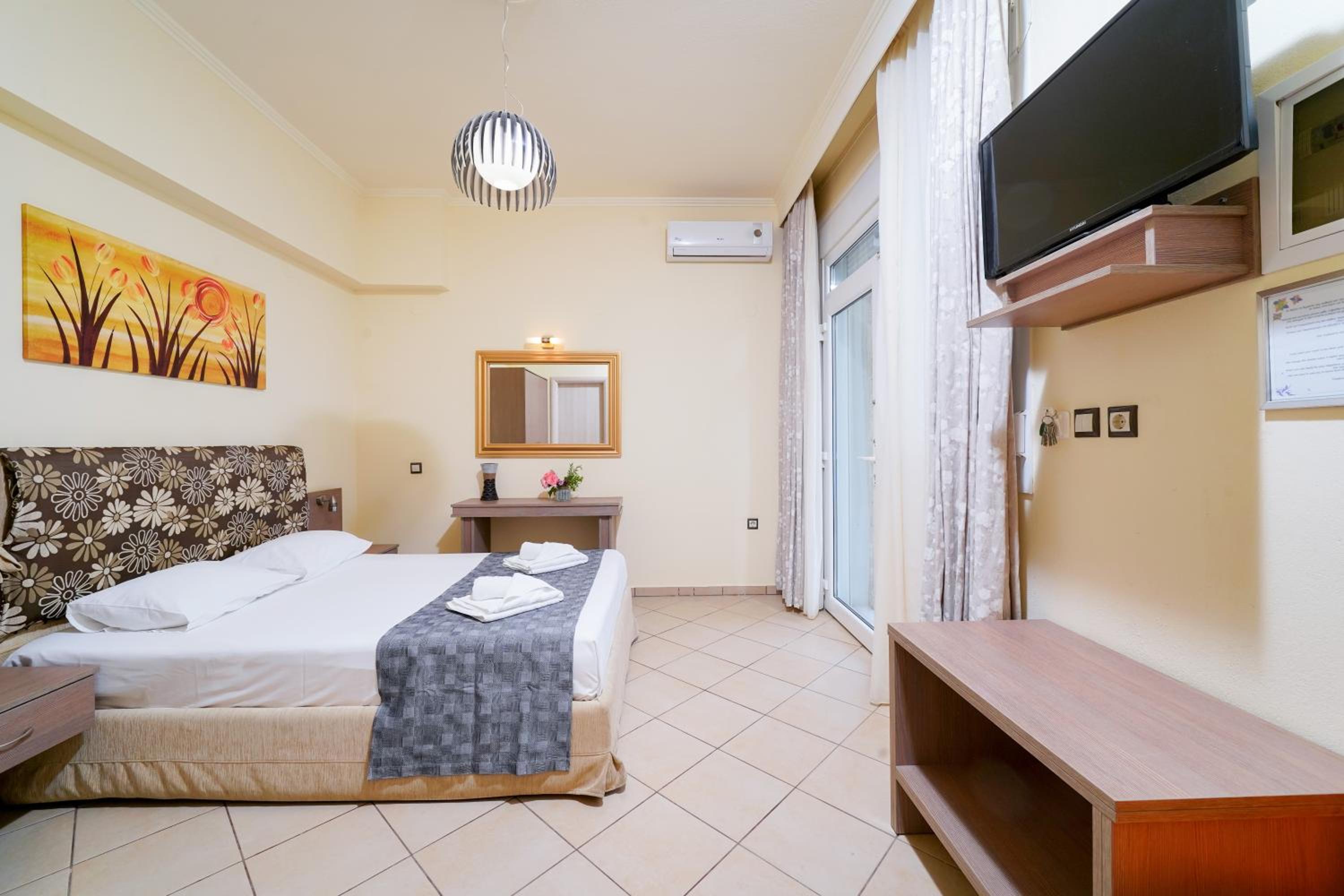 Superior Studio (2 Adults) with Sea View photo 3