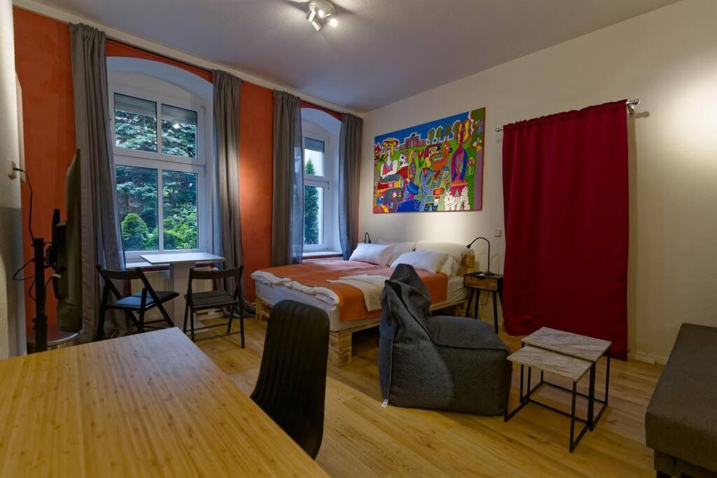 One-Bedroom Apartment photo 1