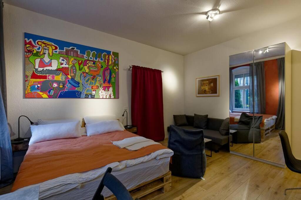 One-Bedroom Apartment photo 3