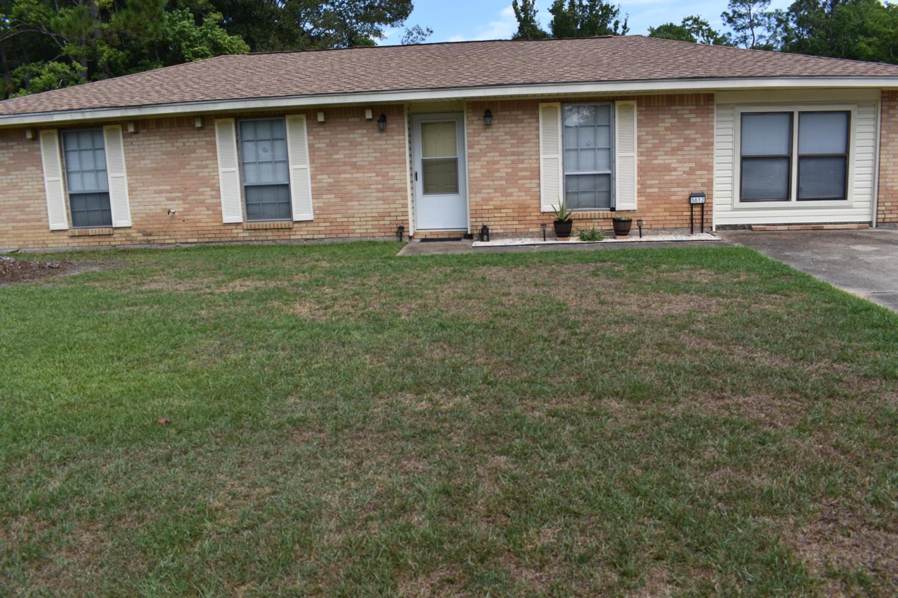 Three-Bedroom House photo 3