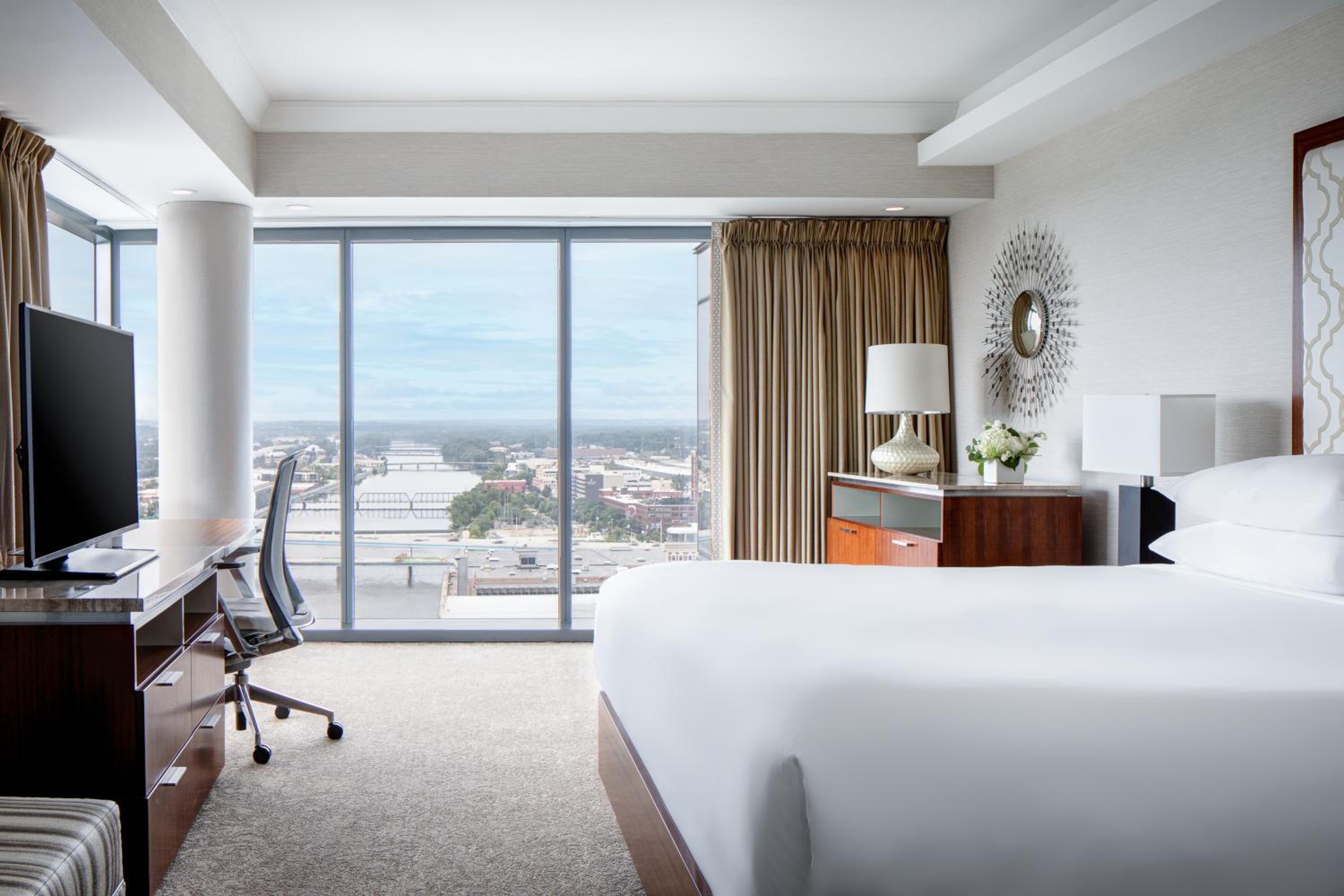King Room with River View - Photo 2