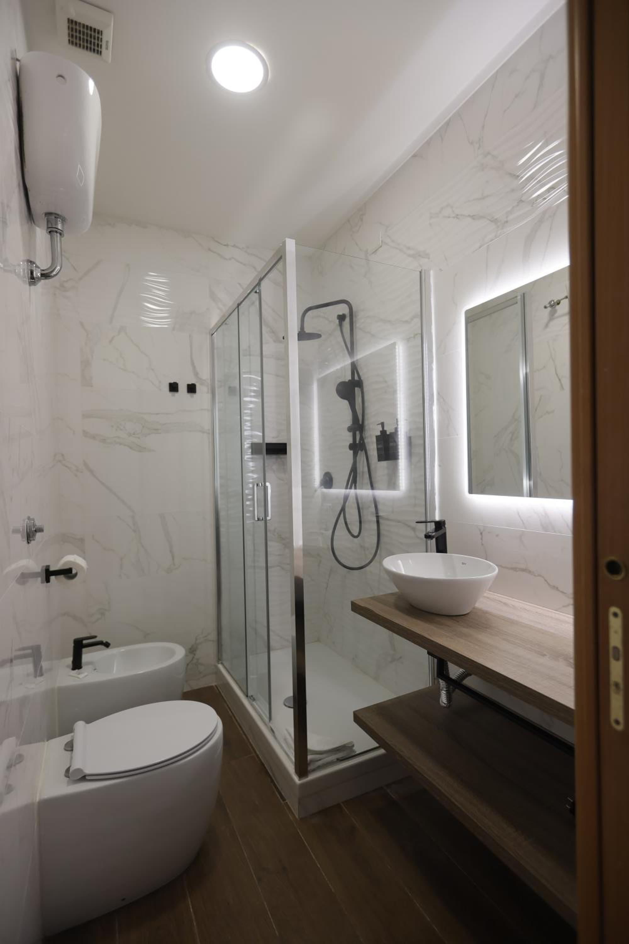 Deluxe Double or Twin Room with City View photo 2