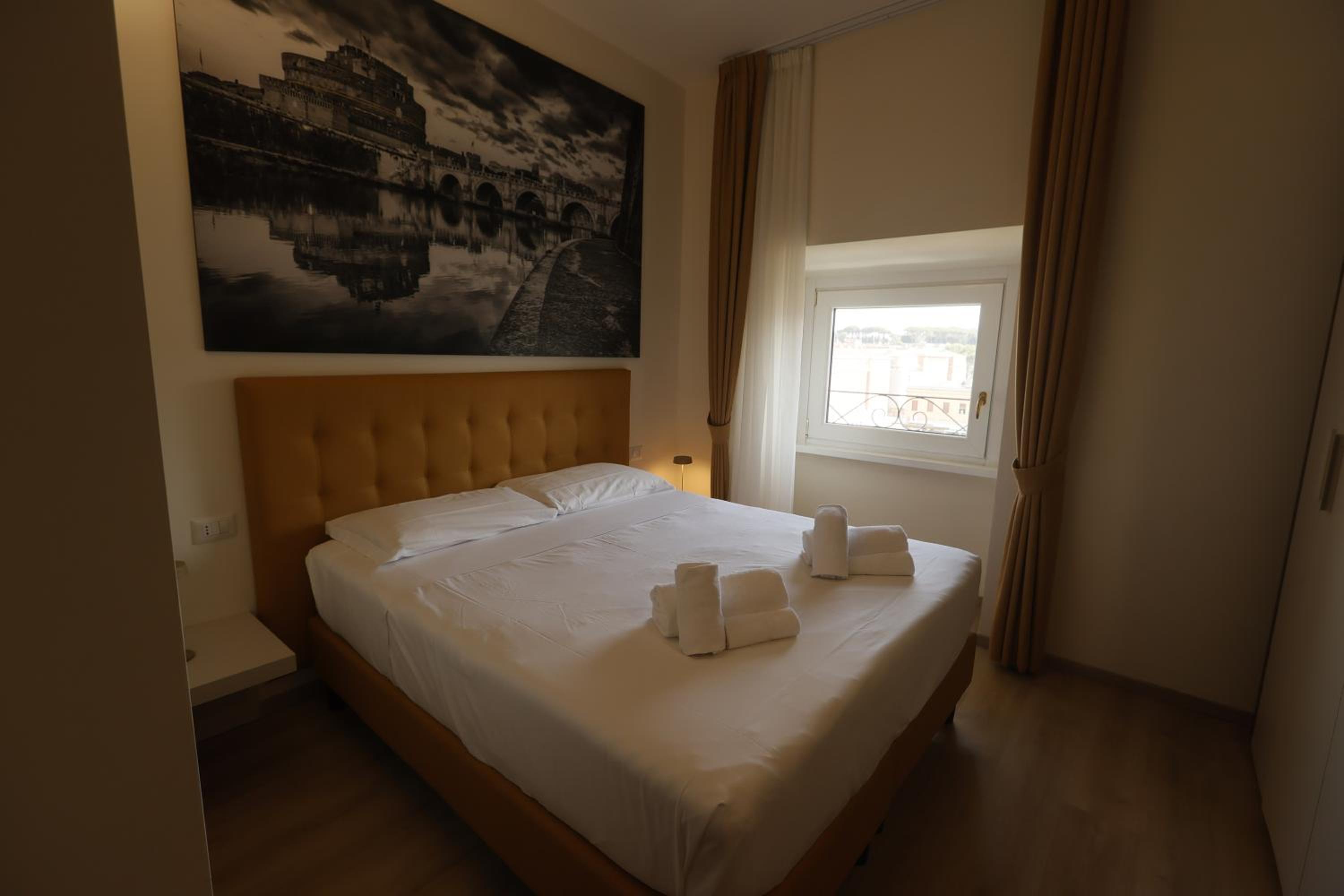 Double or Twin Room with City View photo 3