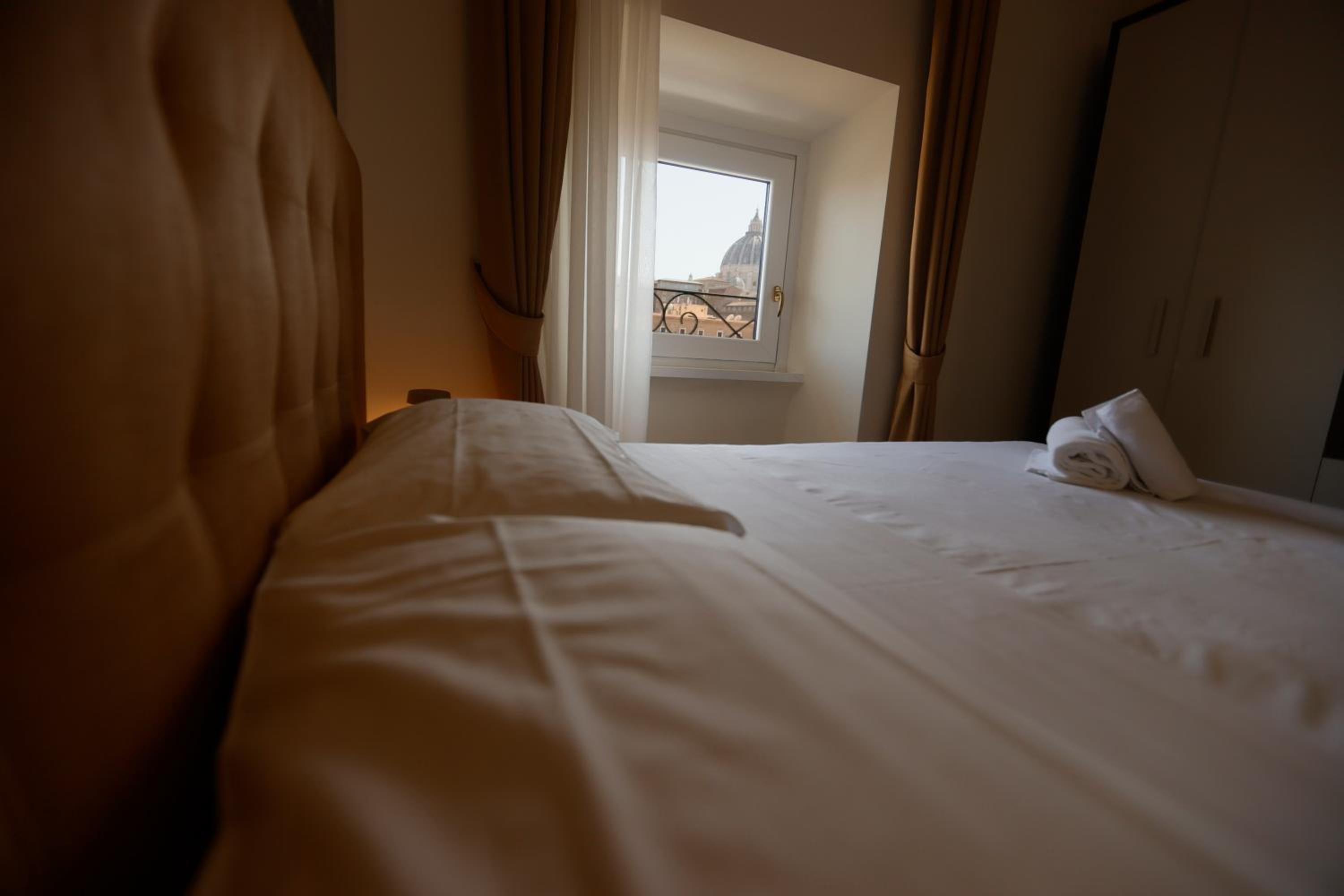 Double or Twin Room with City View photo 1