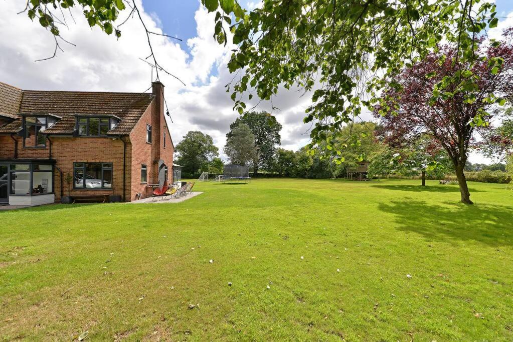 Five-Bedroom House photo 3