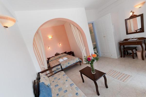 Double or Twin Room with Sea View - Photo 7