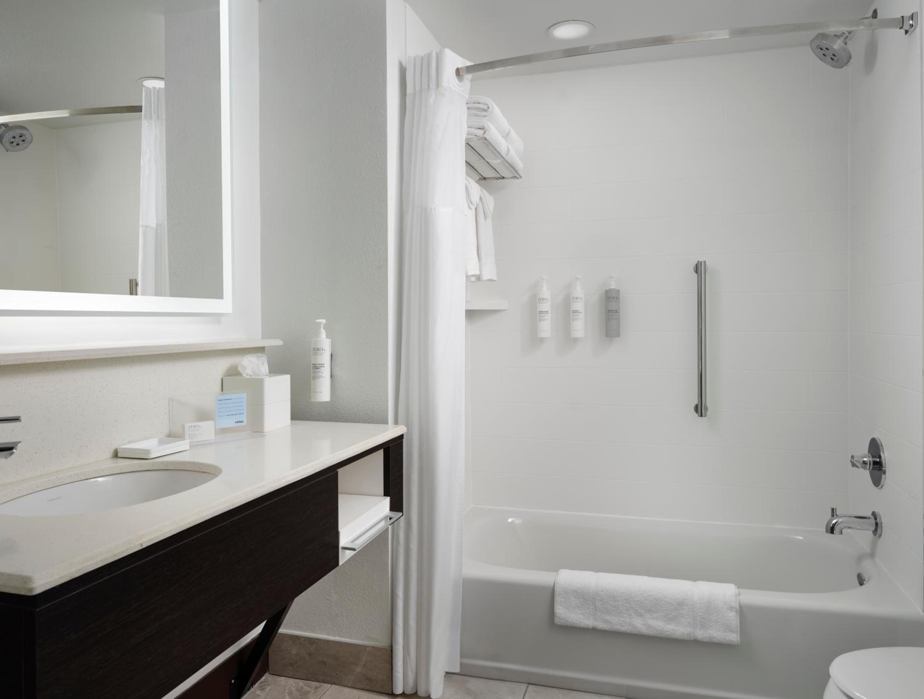 Double Room with Two Double Beds with Bath Tub - Hearing Accessible/Non-Smoking