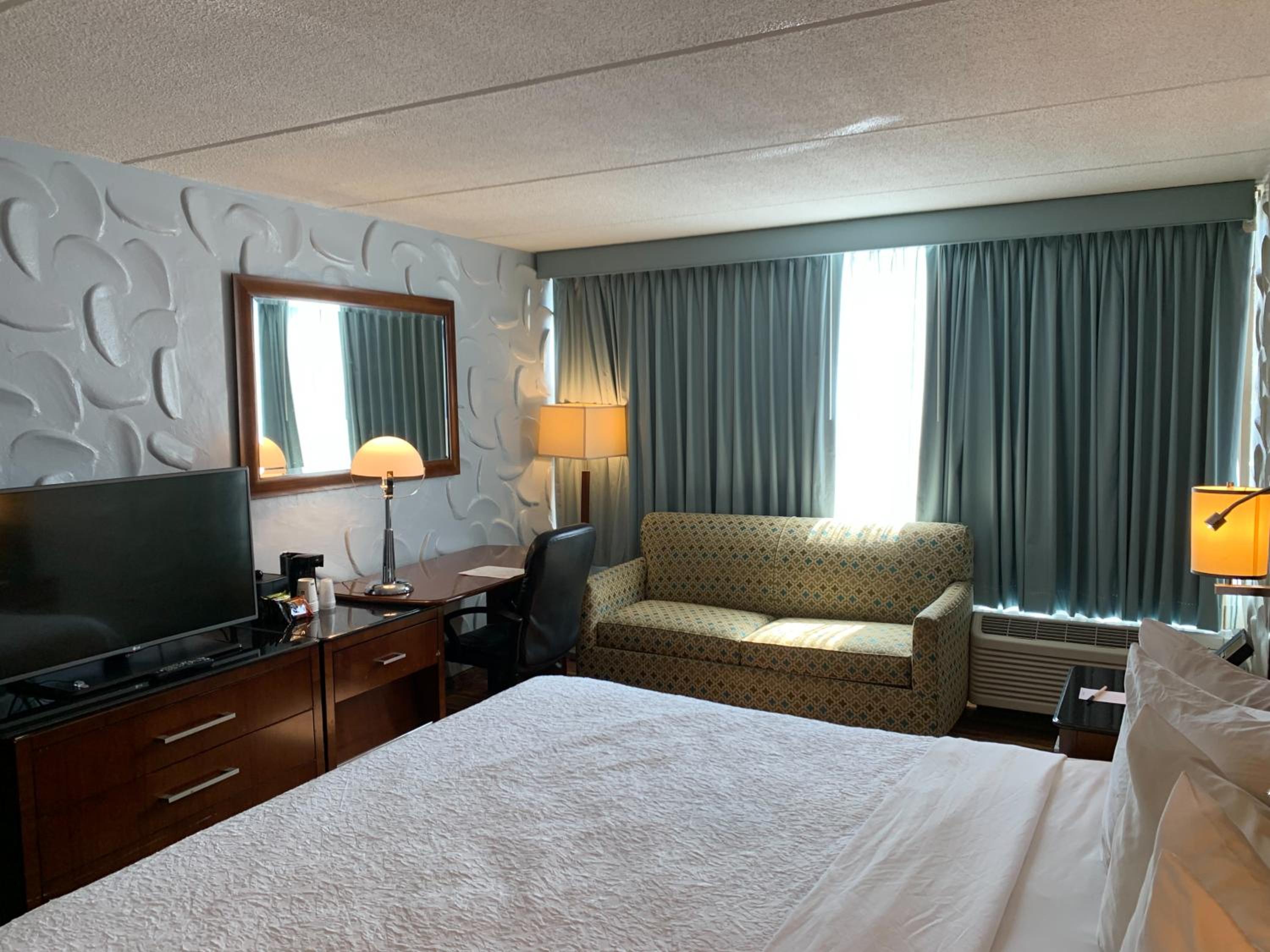 King Room - Non-Smoking - Photo 5