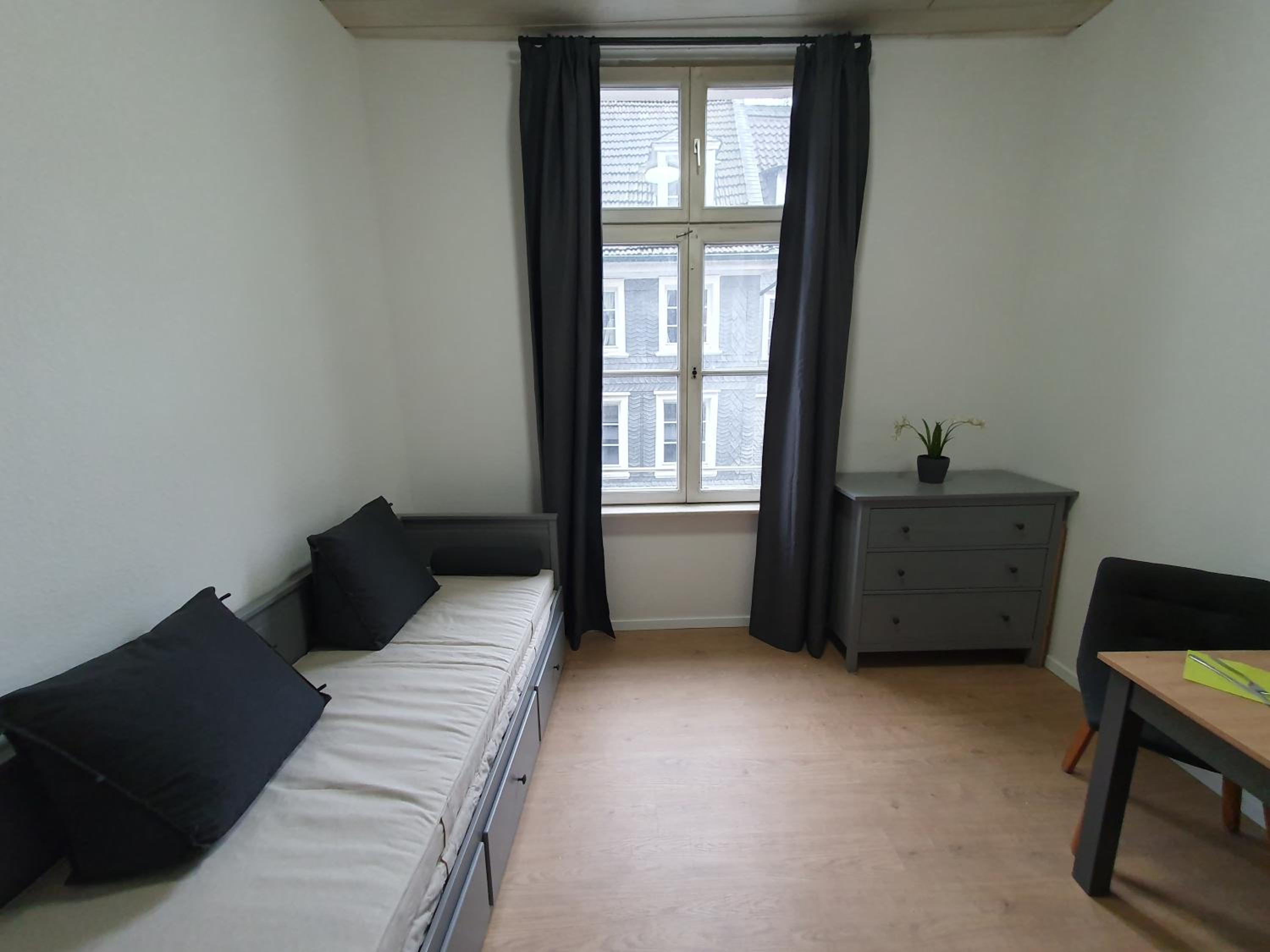 One-Bedroom Apartment photo 1