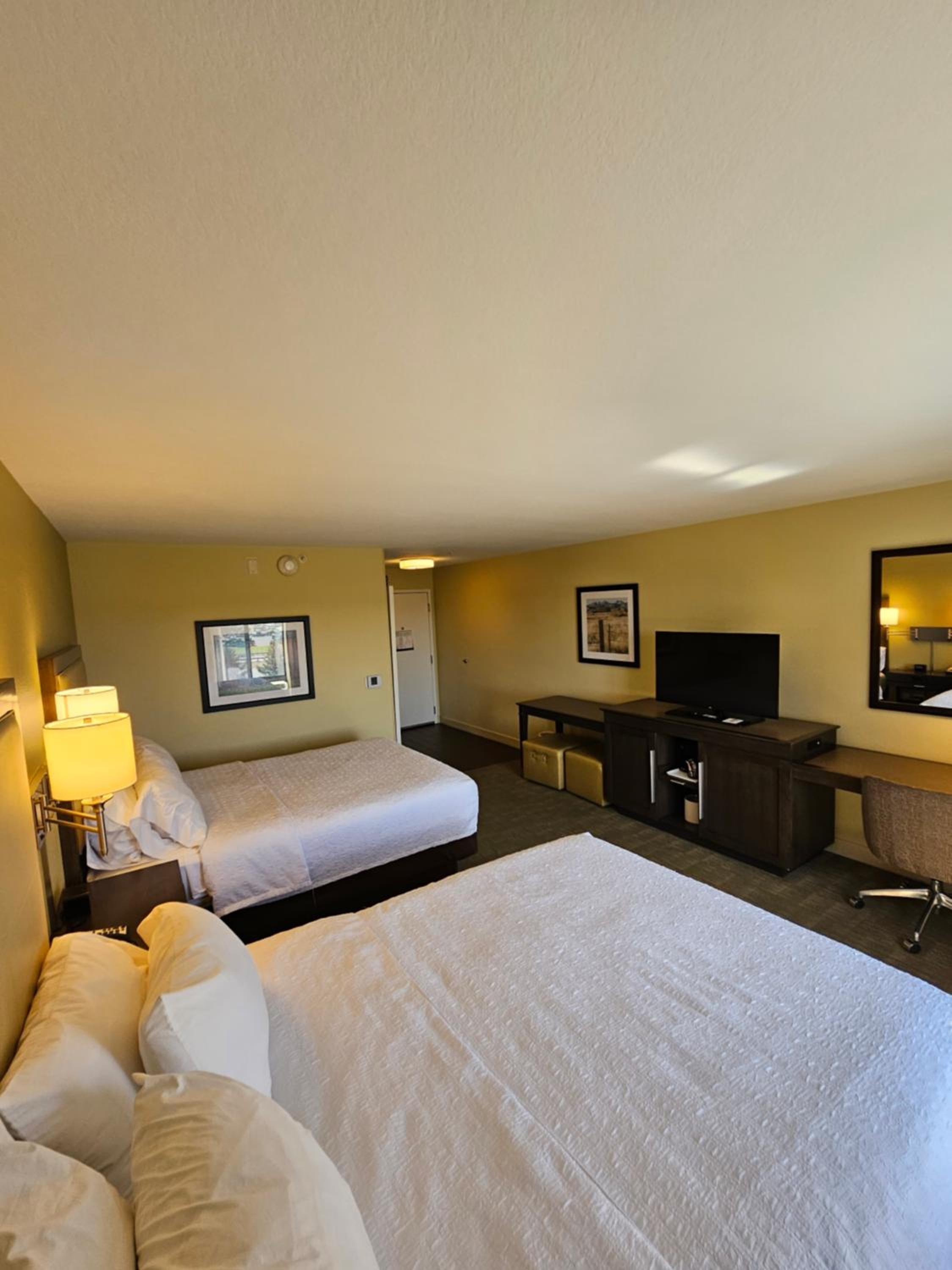 Room with Two Queen Beds - Non-Smoking - Photo 2