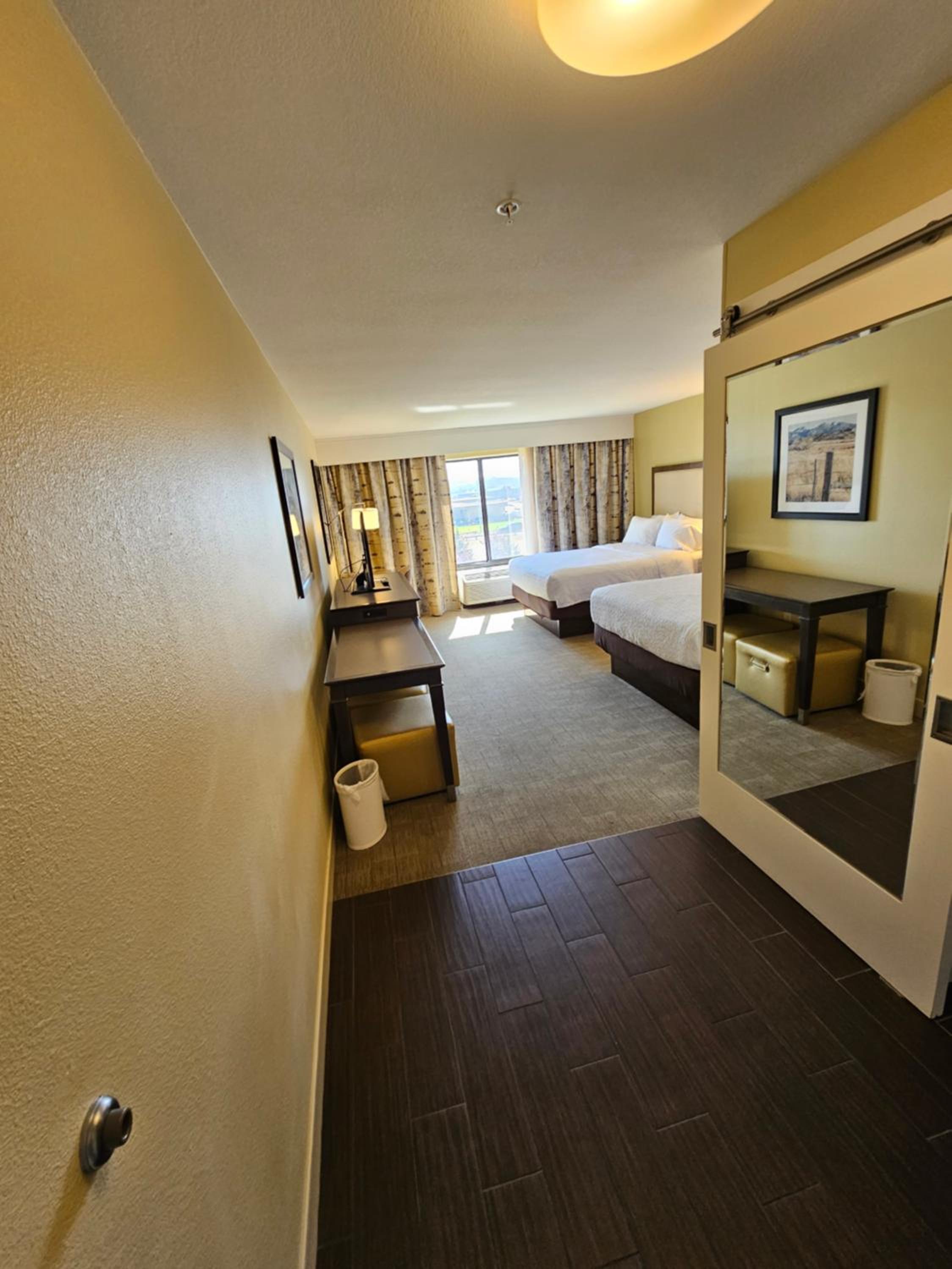 Room with Two Queen Beds - Non-Smoking - Photo 6