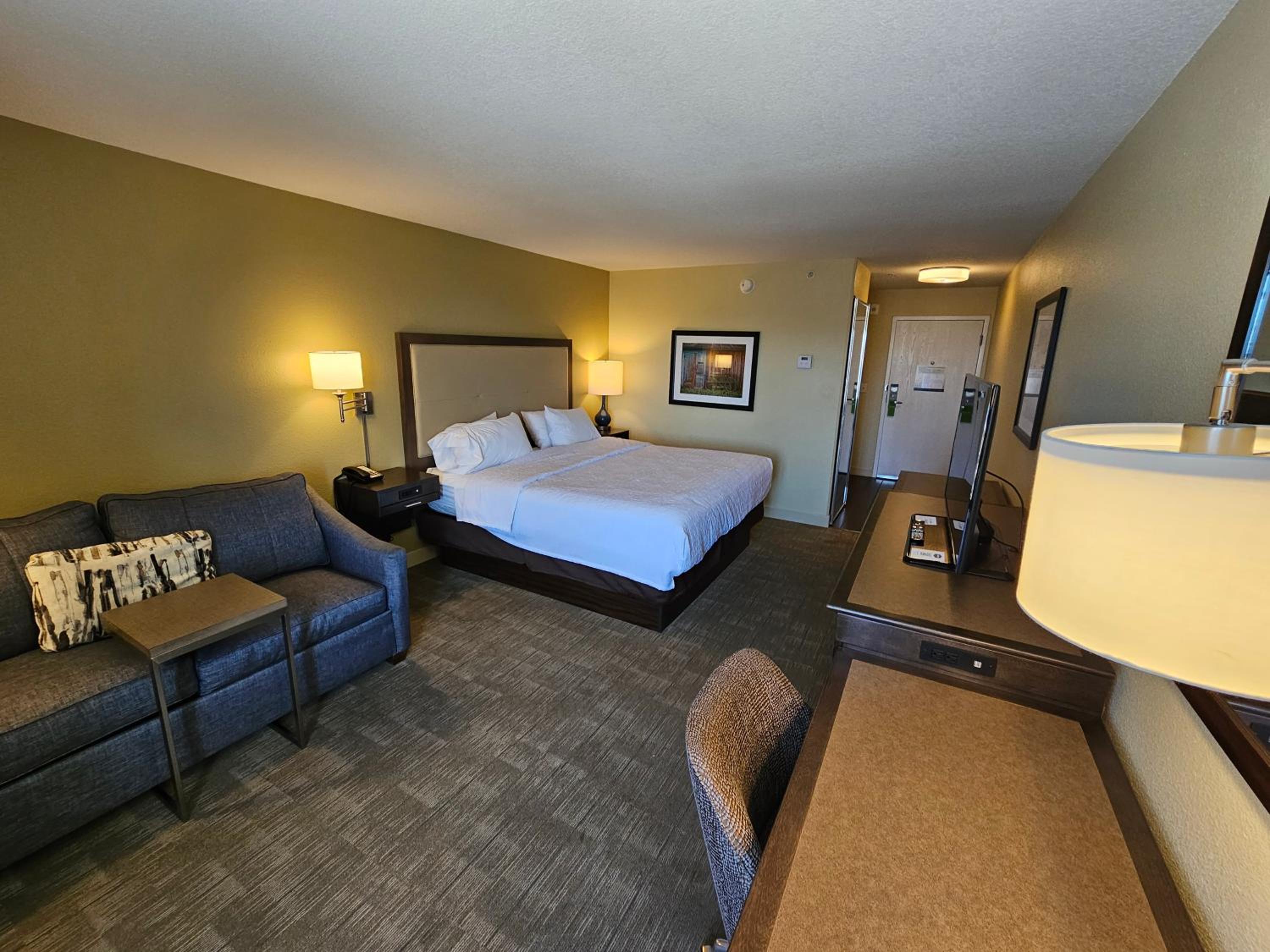 King Room with Sofa Bed - Non-Smoking - Photo 3