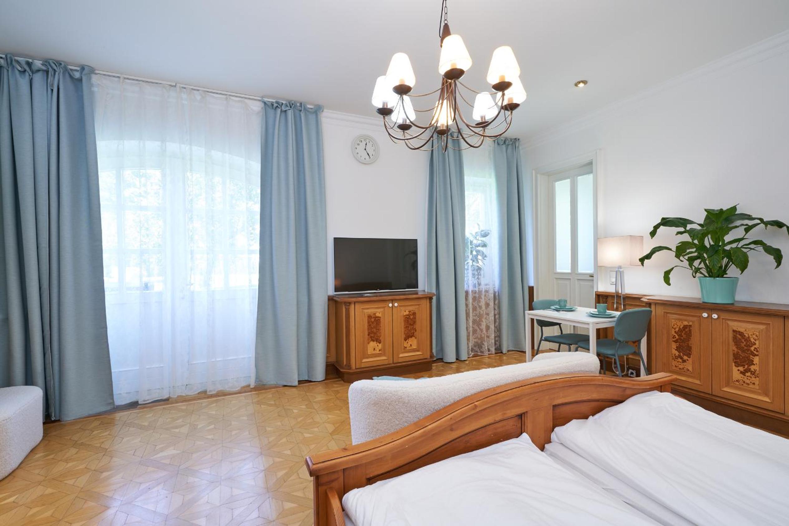 One-Bedroom Apartment photo 1