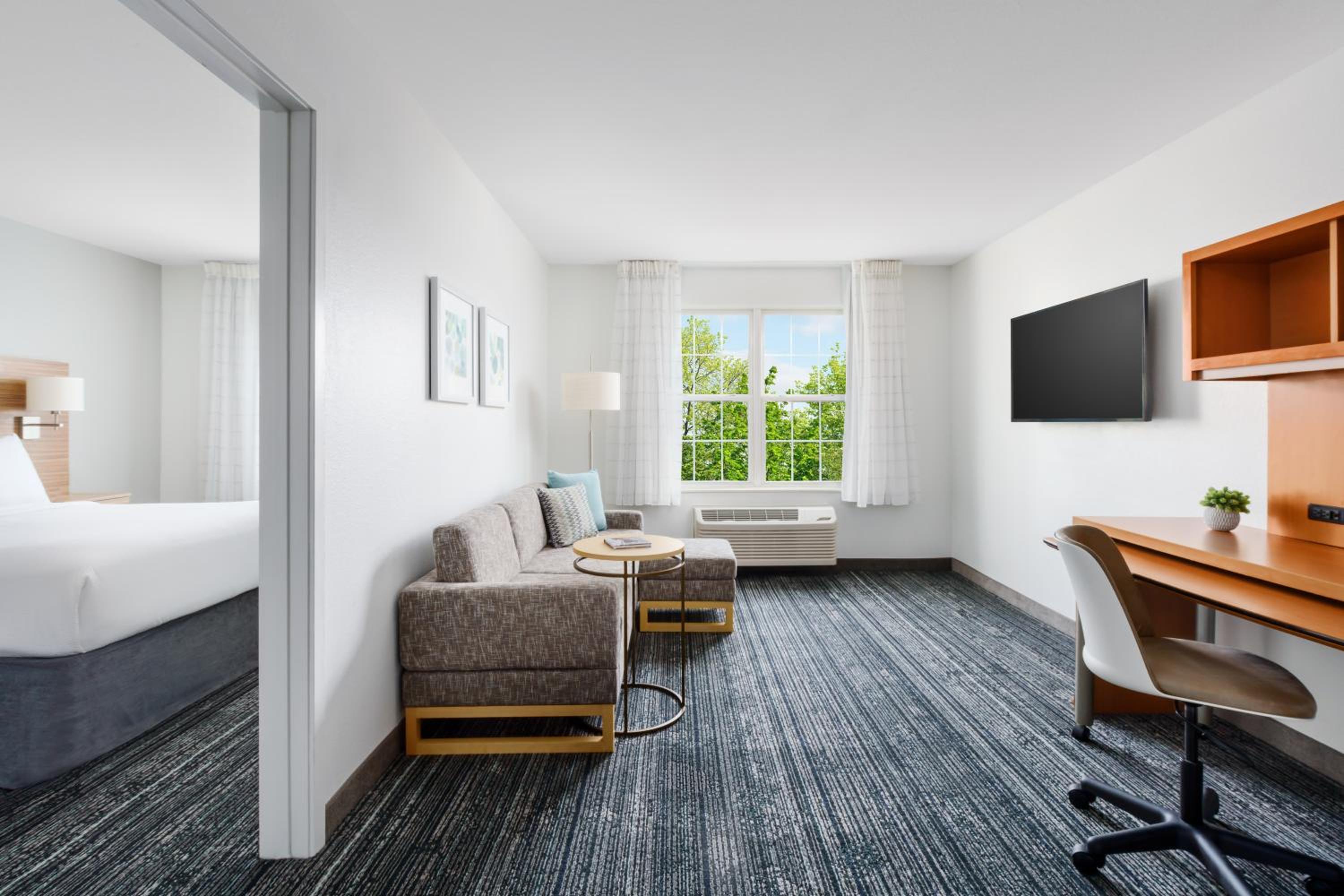 One-Bedroom Queen Suite with Sofa Bed photo 1