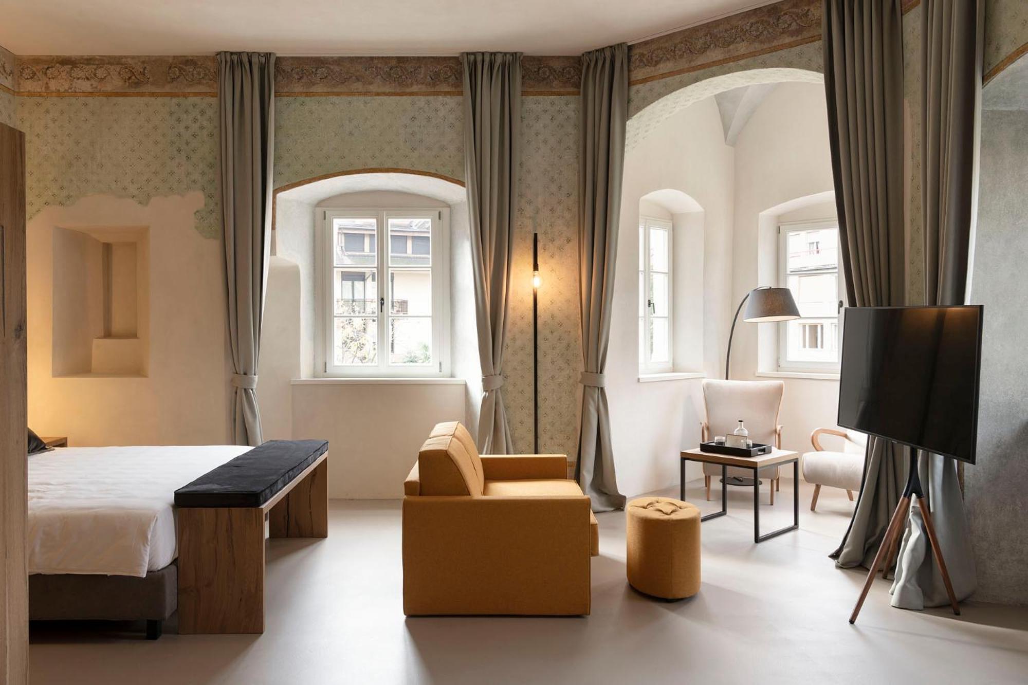 Deluxe Junior Suite - Photo 5