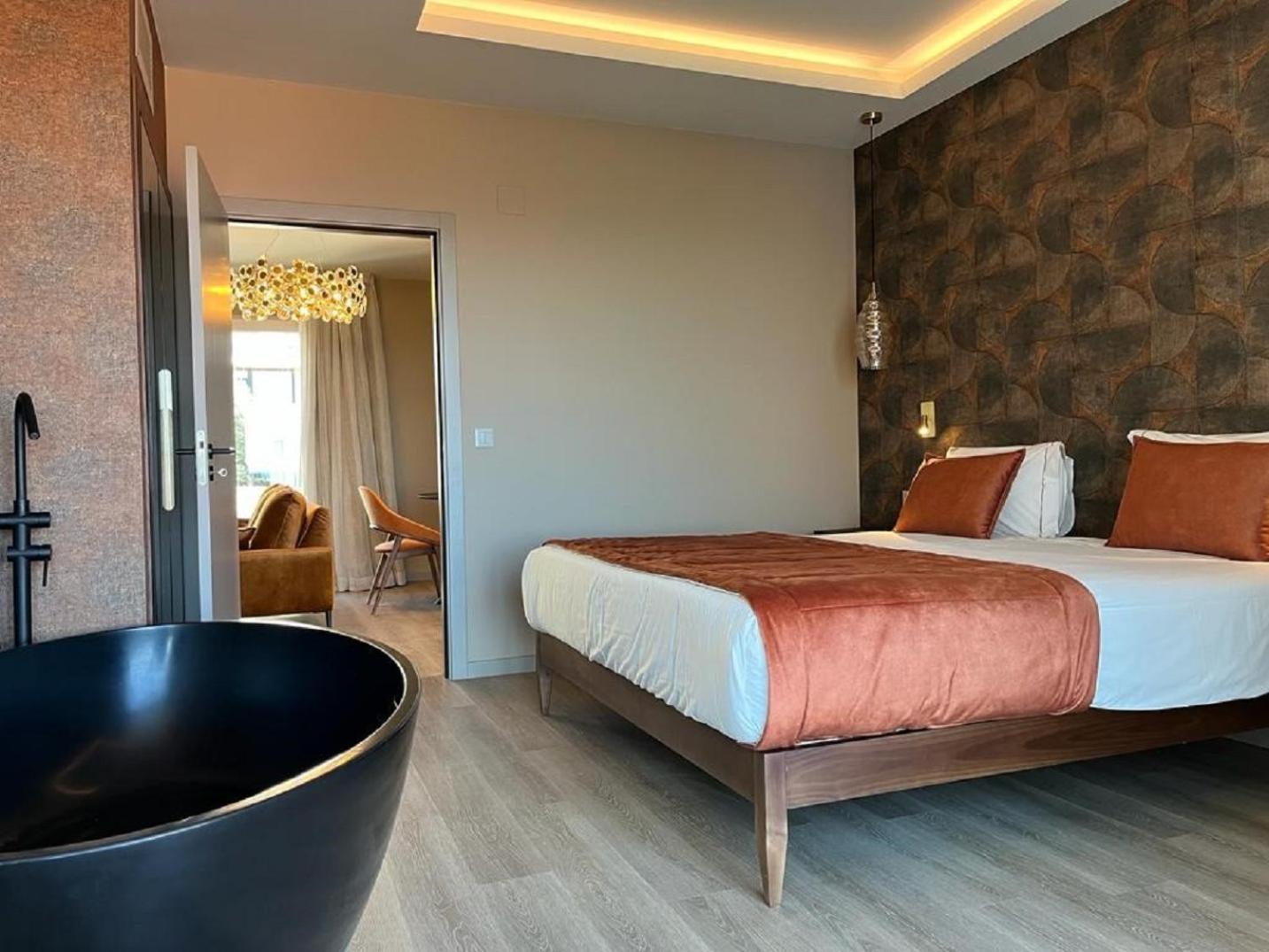 Deluxe Suite - Photo 2
