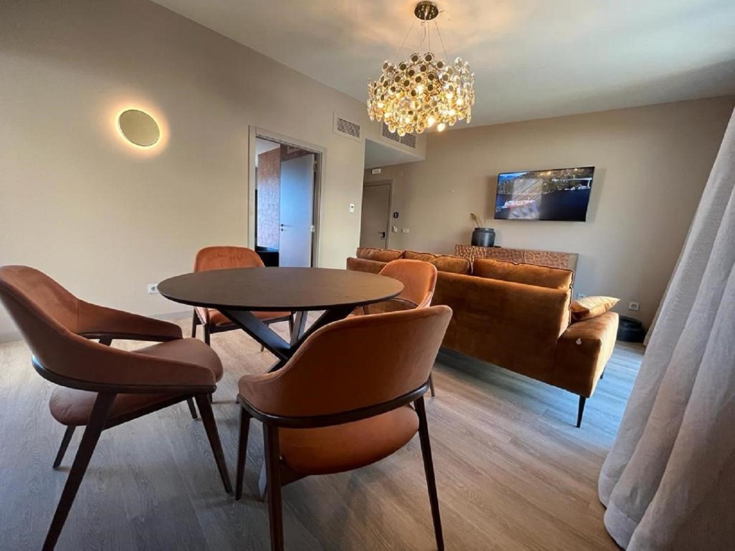 Deluxe Suite - Photo 3