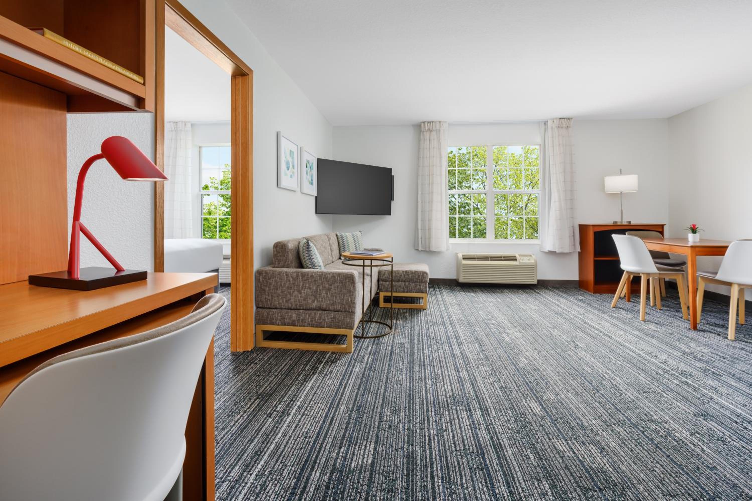One-Bedroom Queen Suite with Sofa Bed photo 1