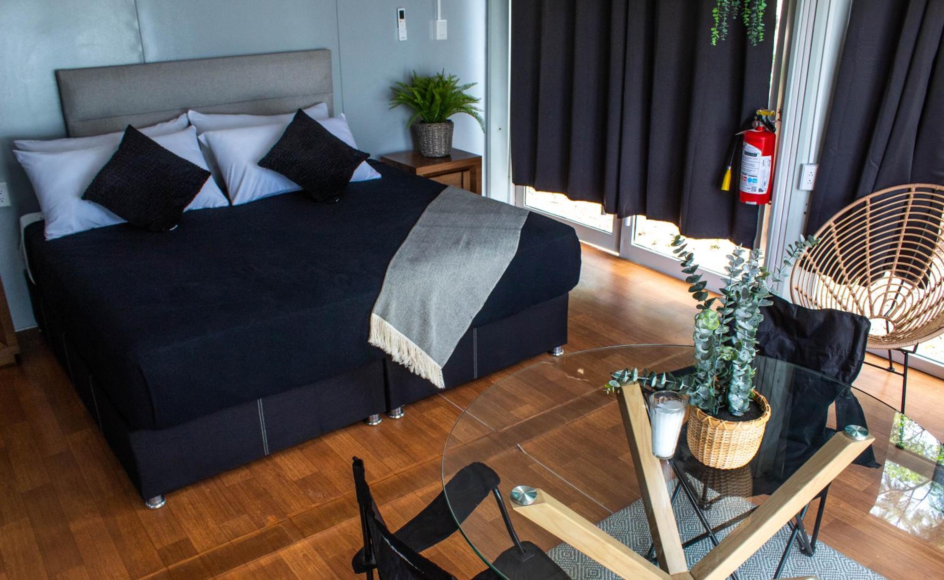One-Bedroom House photo 1