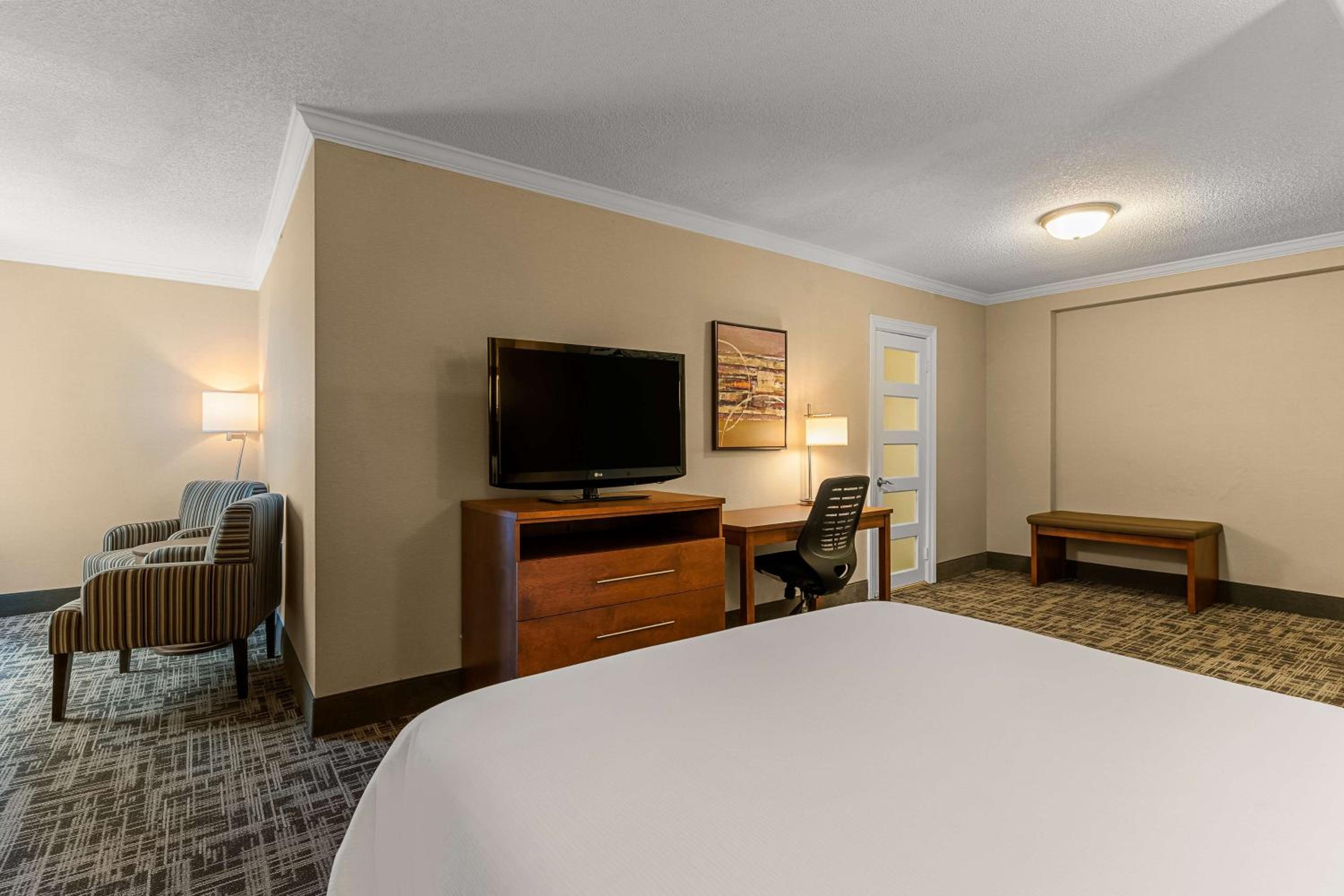 Queen Room - Non-Smoking - Photo 5