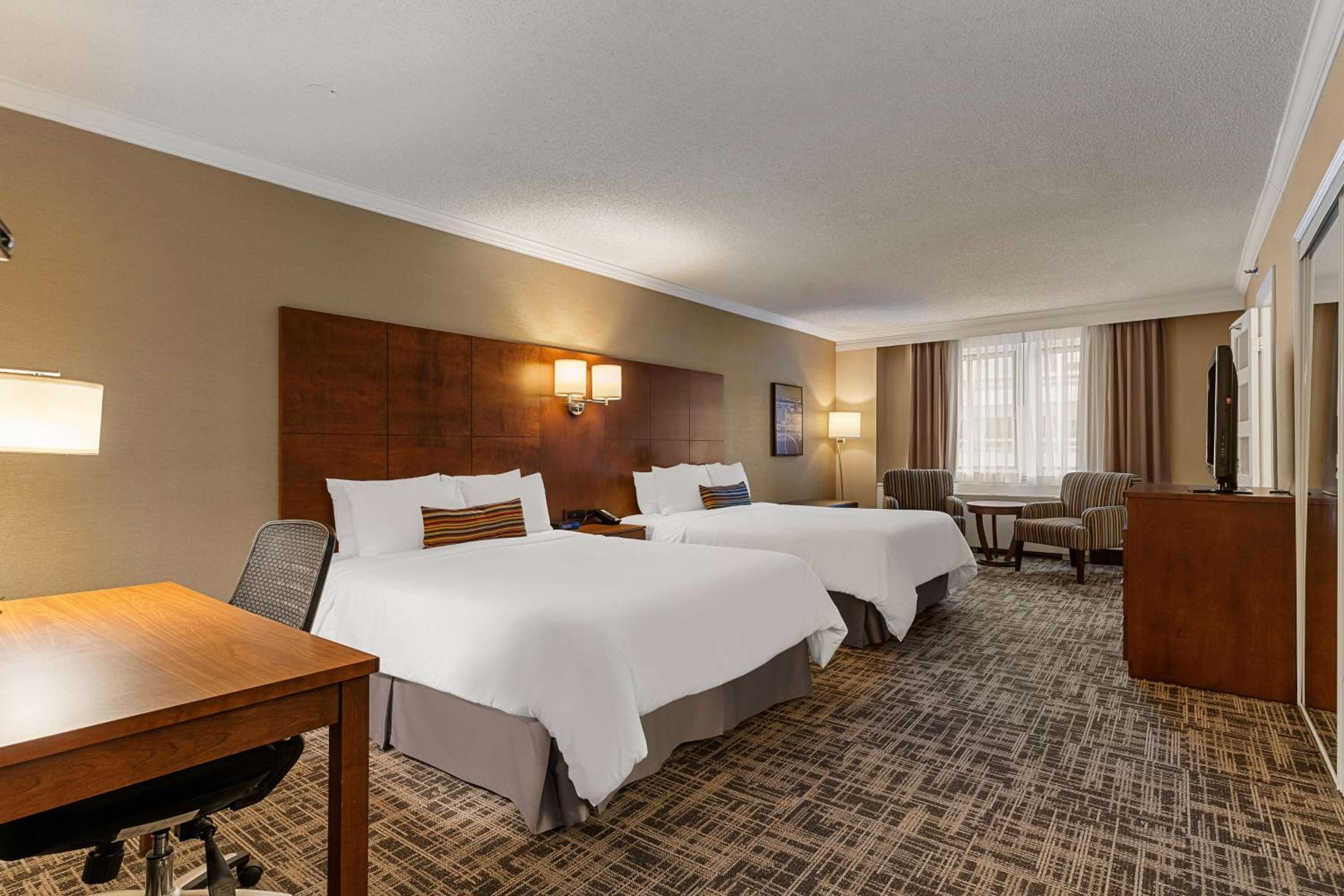 Queen Room with Two Queen Beds - Non-Smoking - Photo 1