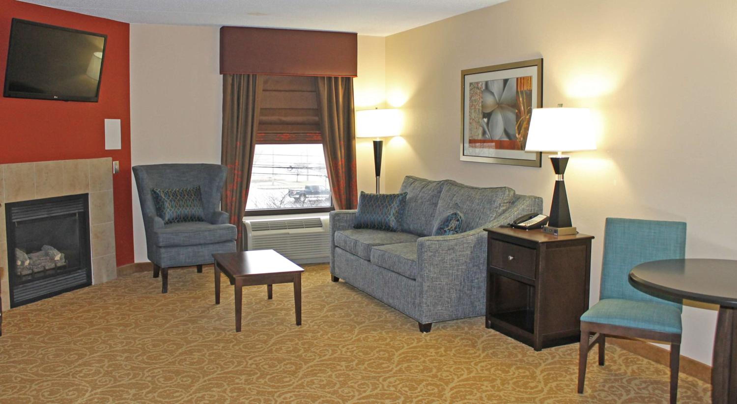 One-Bedroom King Suite with Whirlpool - Non-Smoking  - Photo 3