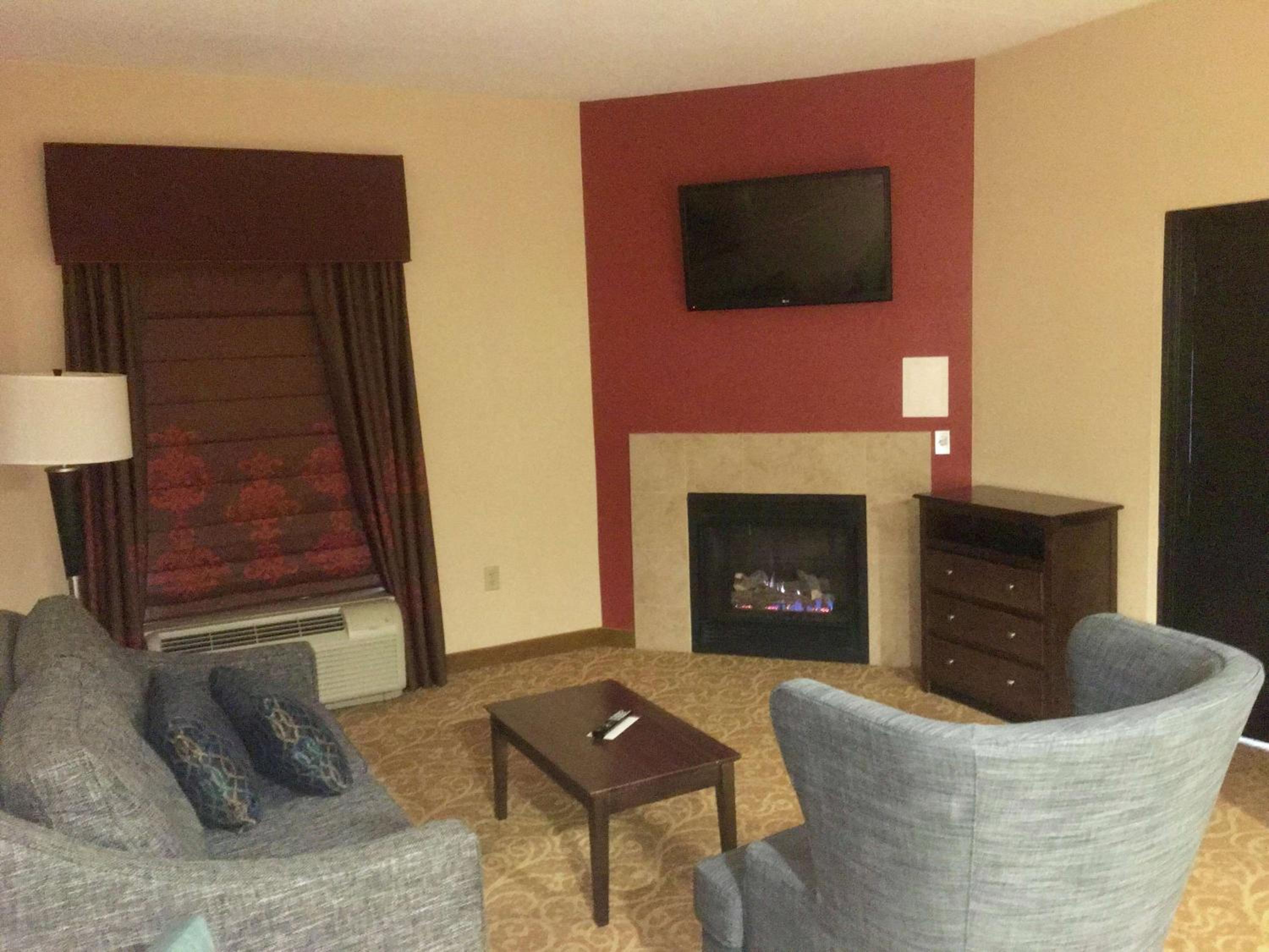 One-Bedroom King Suite with Whirlpool - Non-Smoking  - Photo 2
