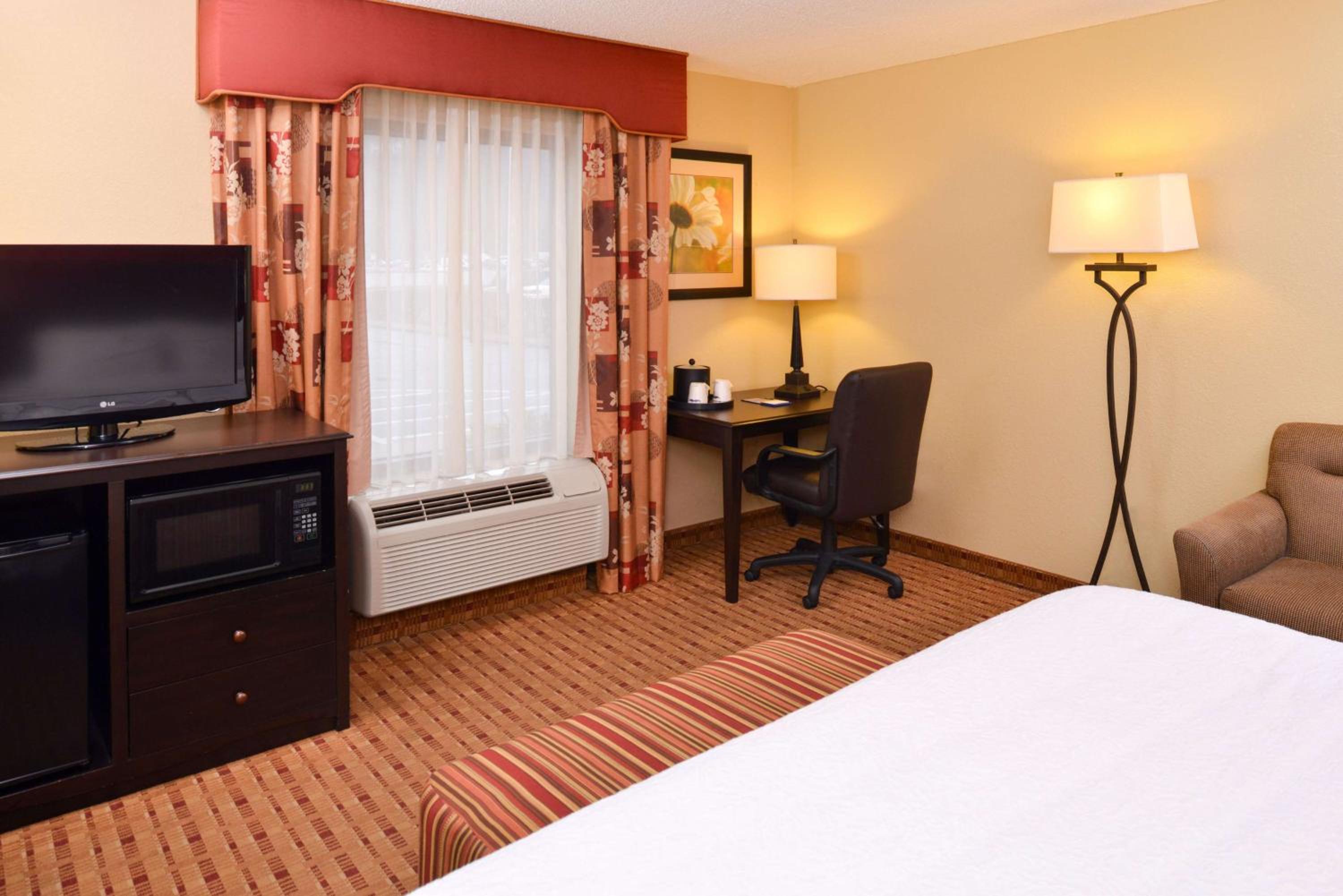 King Room with King Bed - Non-Smoking photo 1