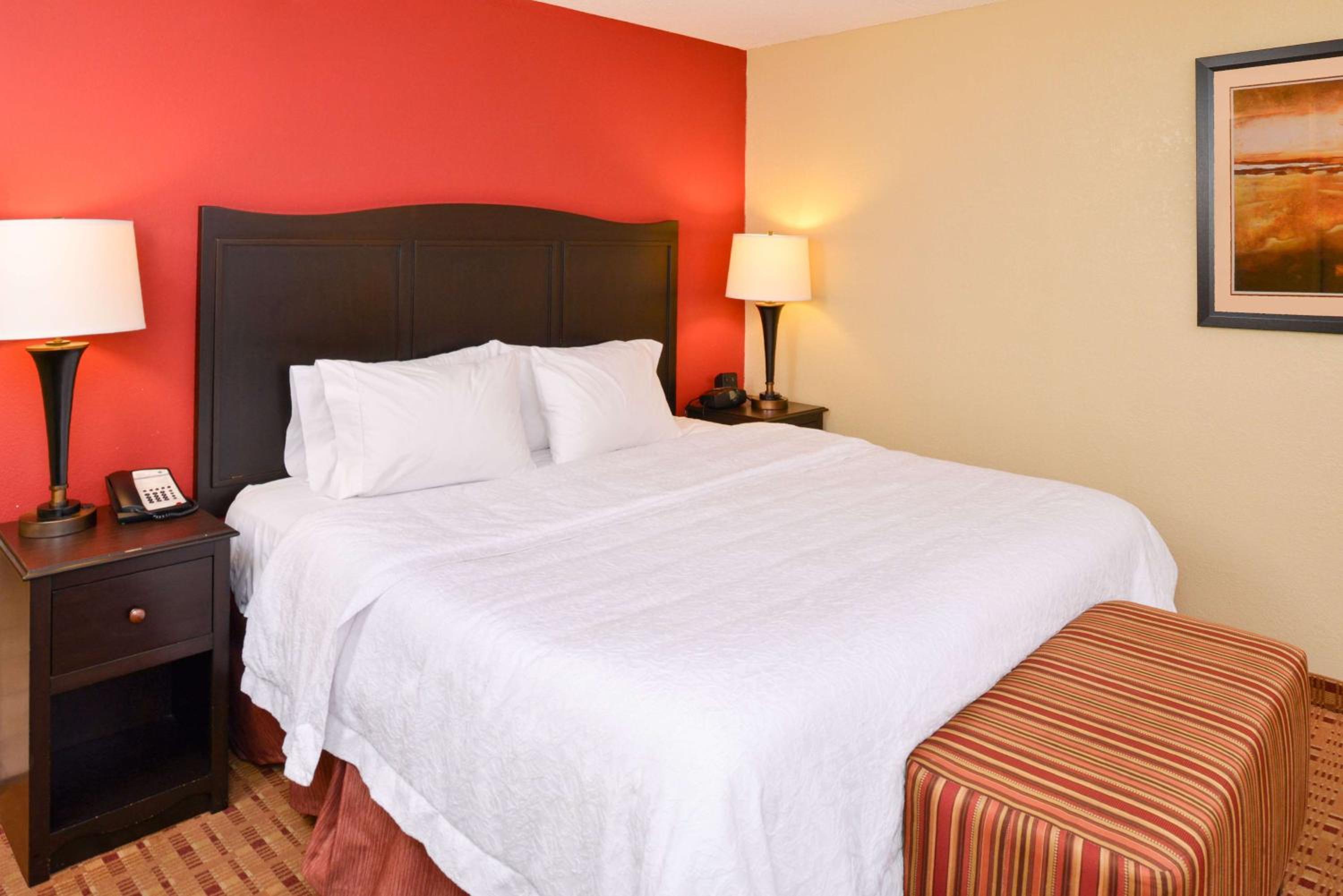 King Room with King Bed - Non-Smoking photo 2
