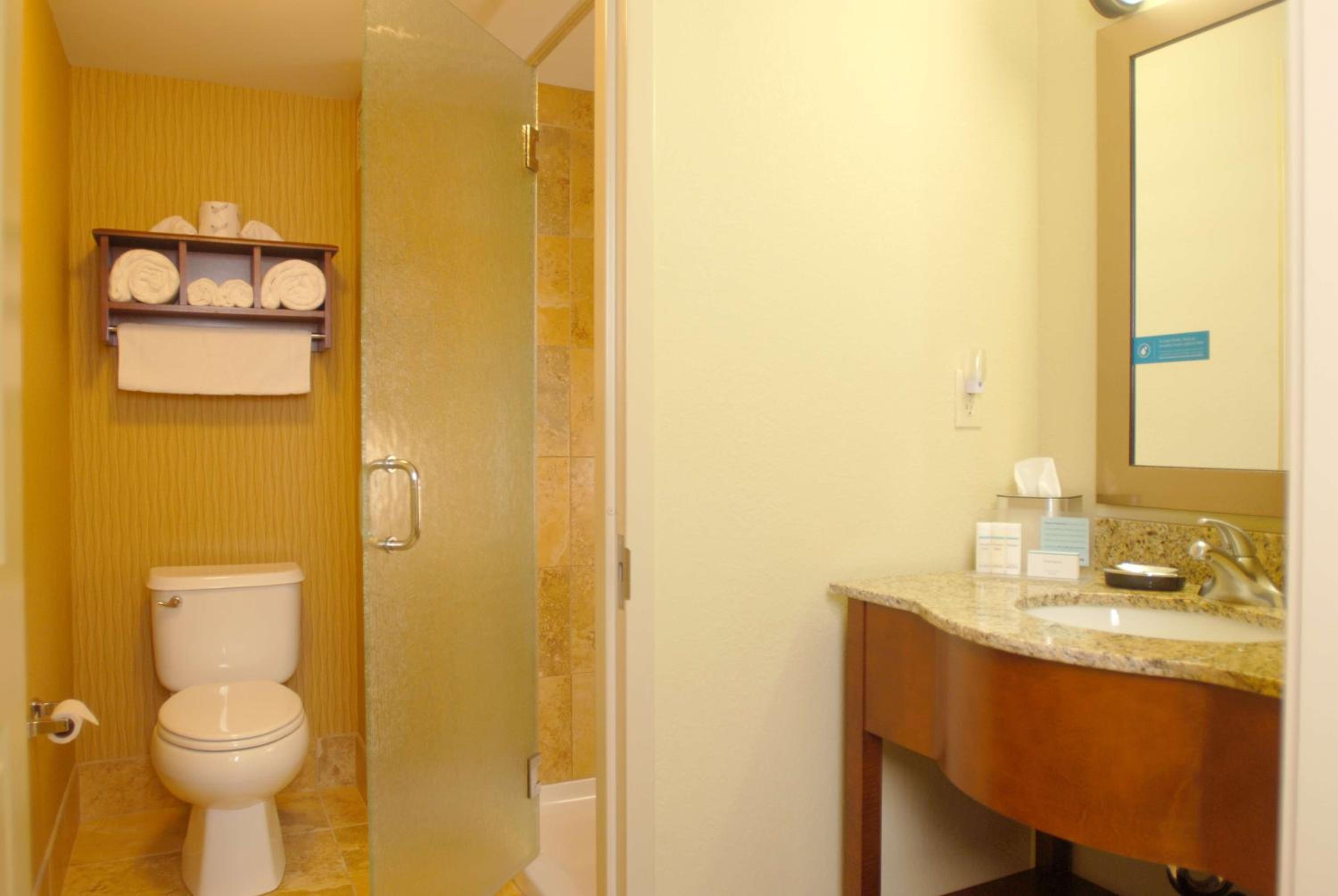 Queen Room - Non-Smoking - Photo 3