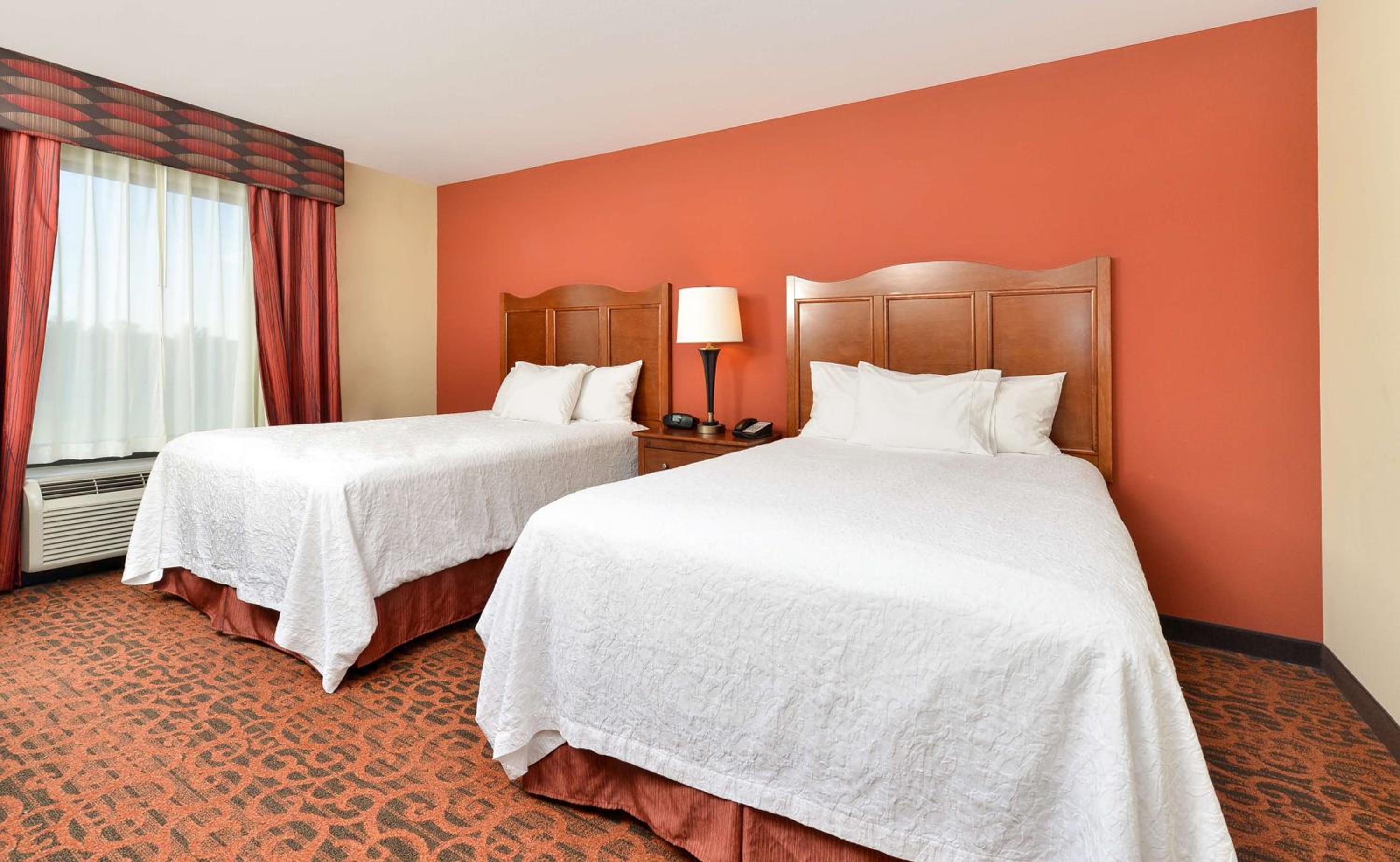 Room with Two Queen Beds - Non-Smoking - Photo 6