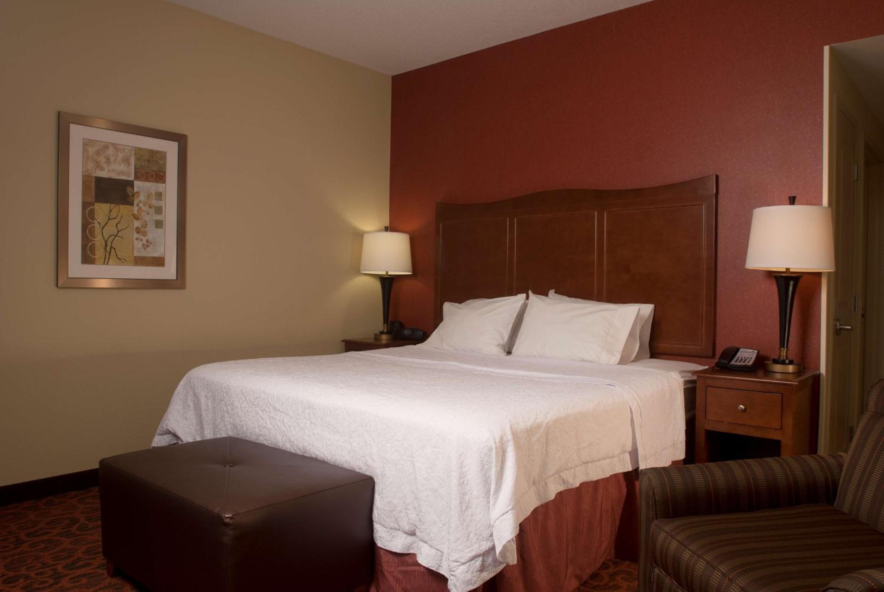 King Room with King Bed - Non-Smoking - Photo 1
