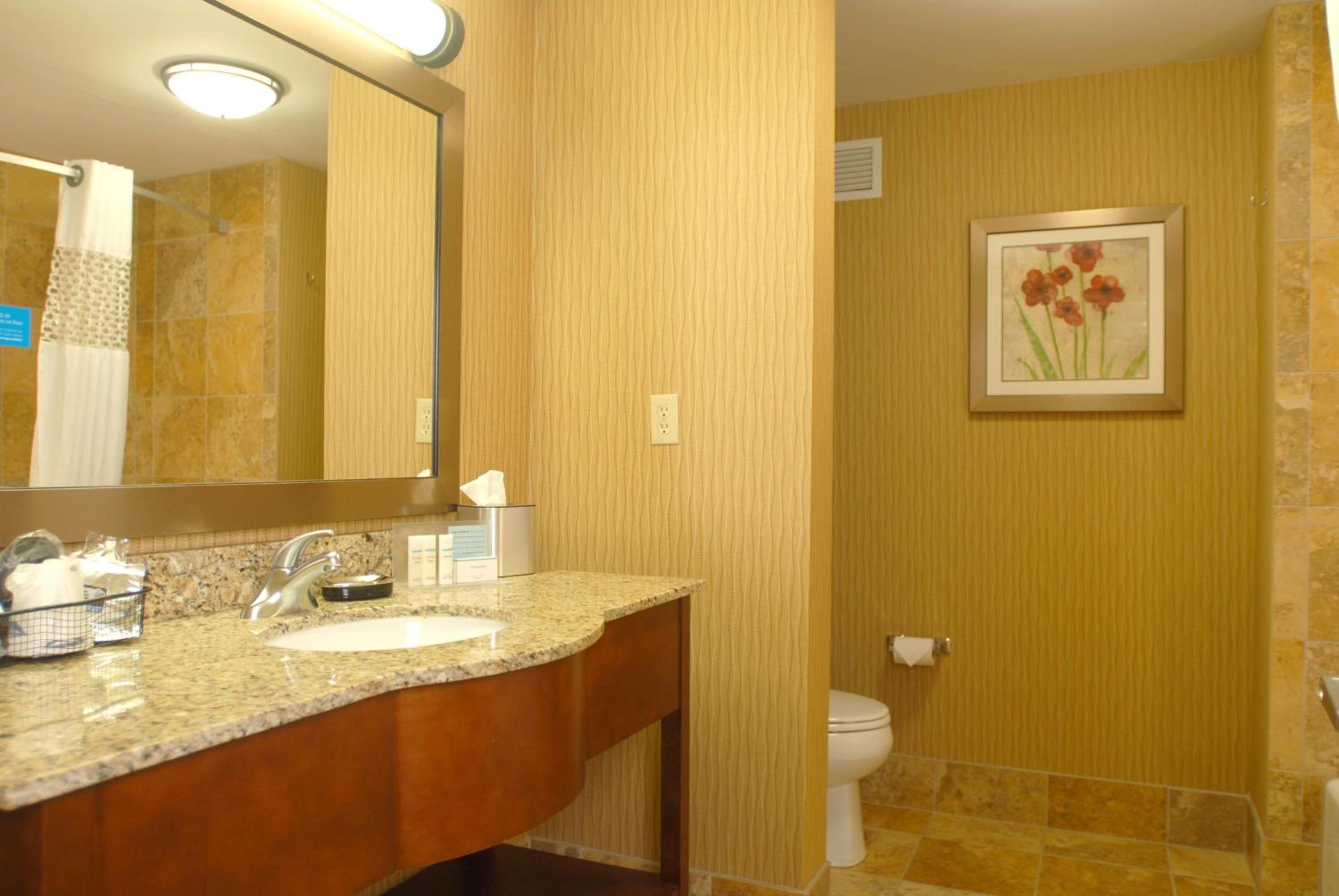 Room with Two Queen Beds - Non-Smoking - Photo 2