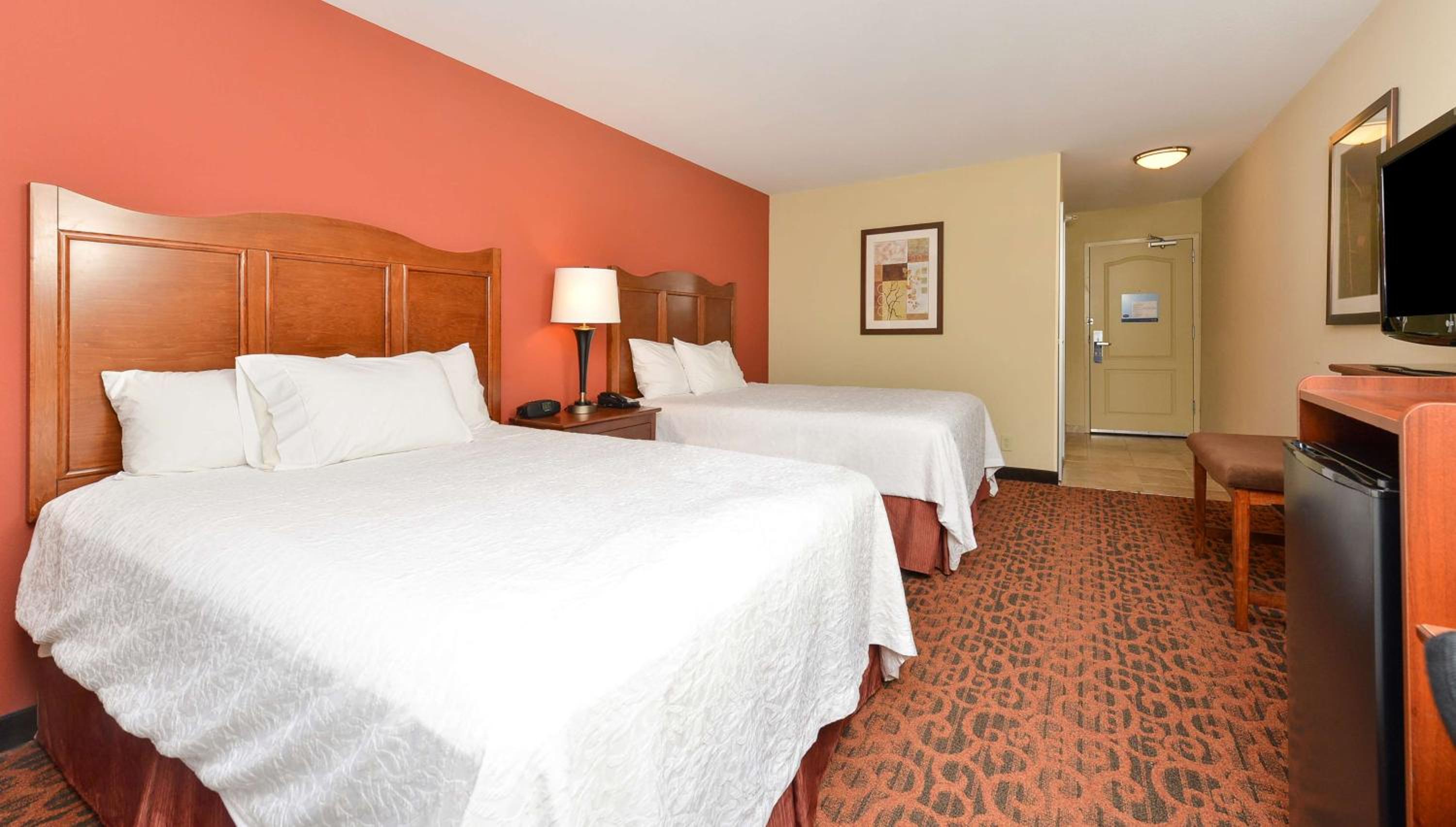 Room with Two Queen Beds - Non-Smoking - Photo 5