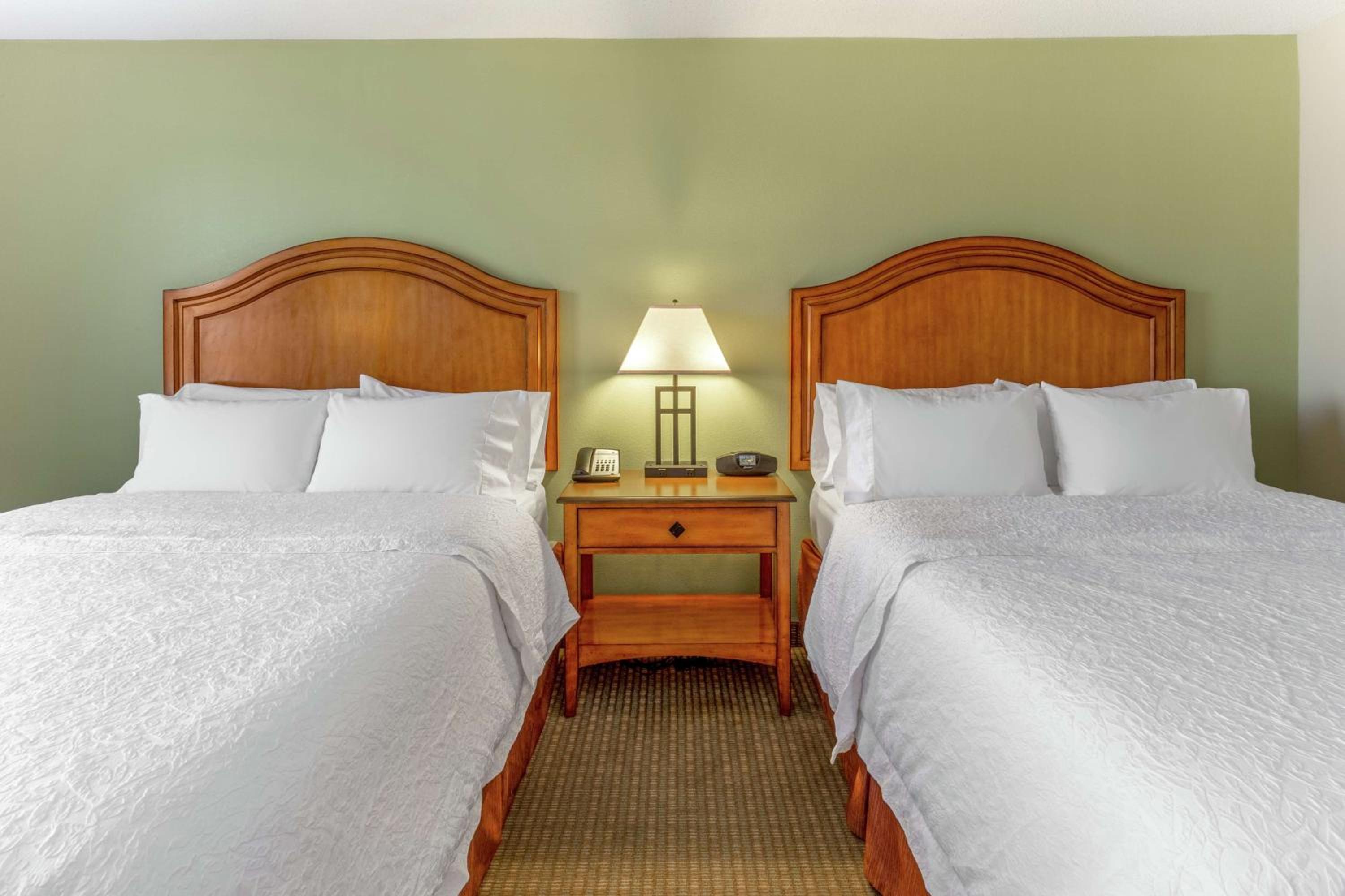 Queen Room With Two Queen Beds - Non-Smoking - Photo 1