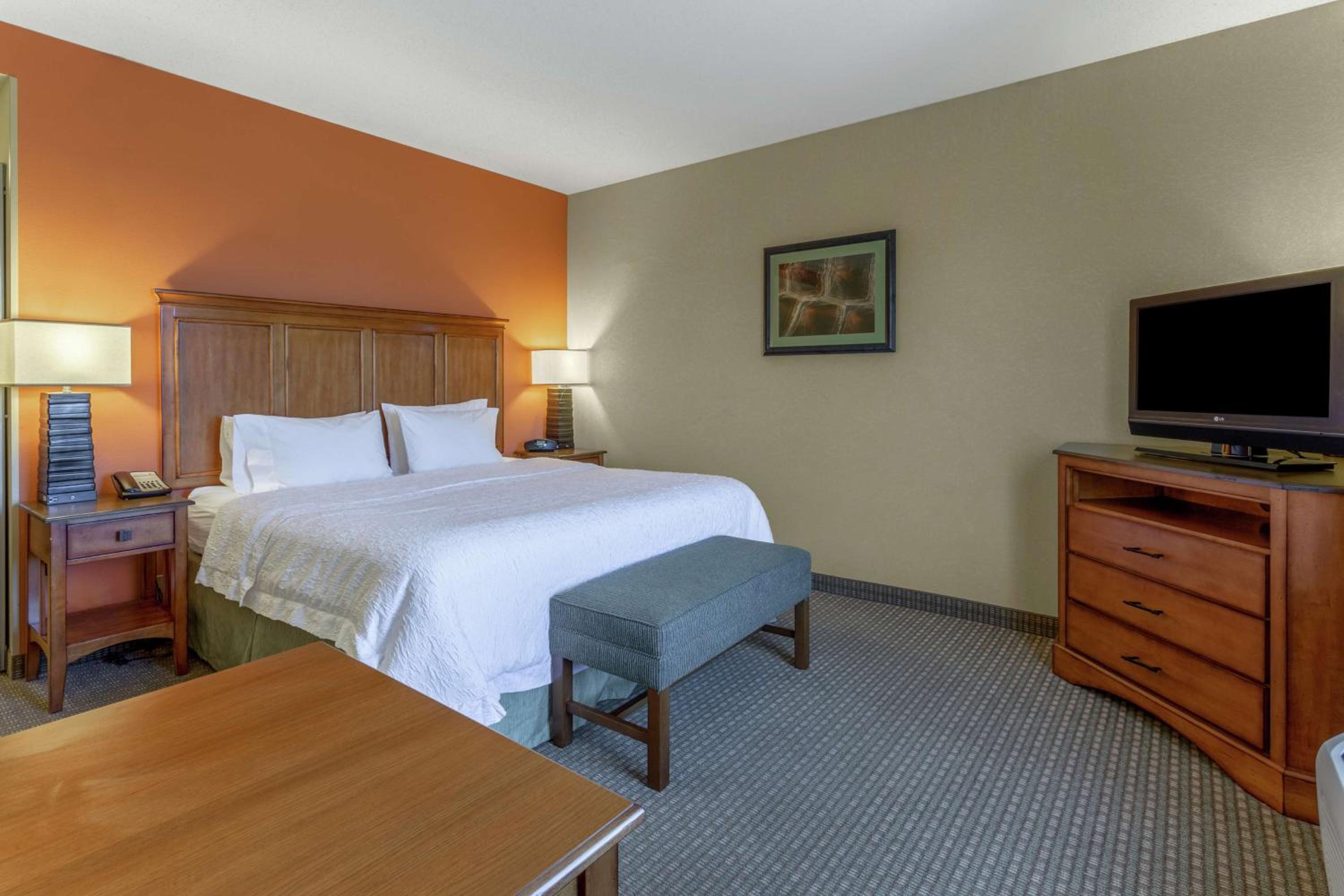 King Room - Non-Smoking - Photo 2