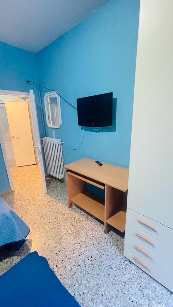 Twin Room with Shared Bathroom photo 2